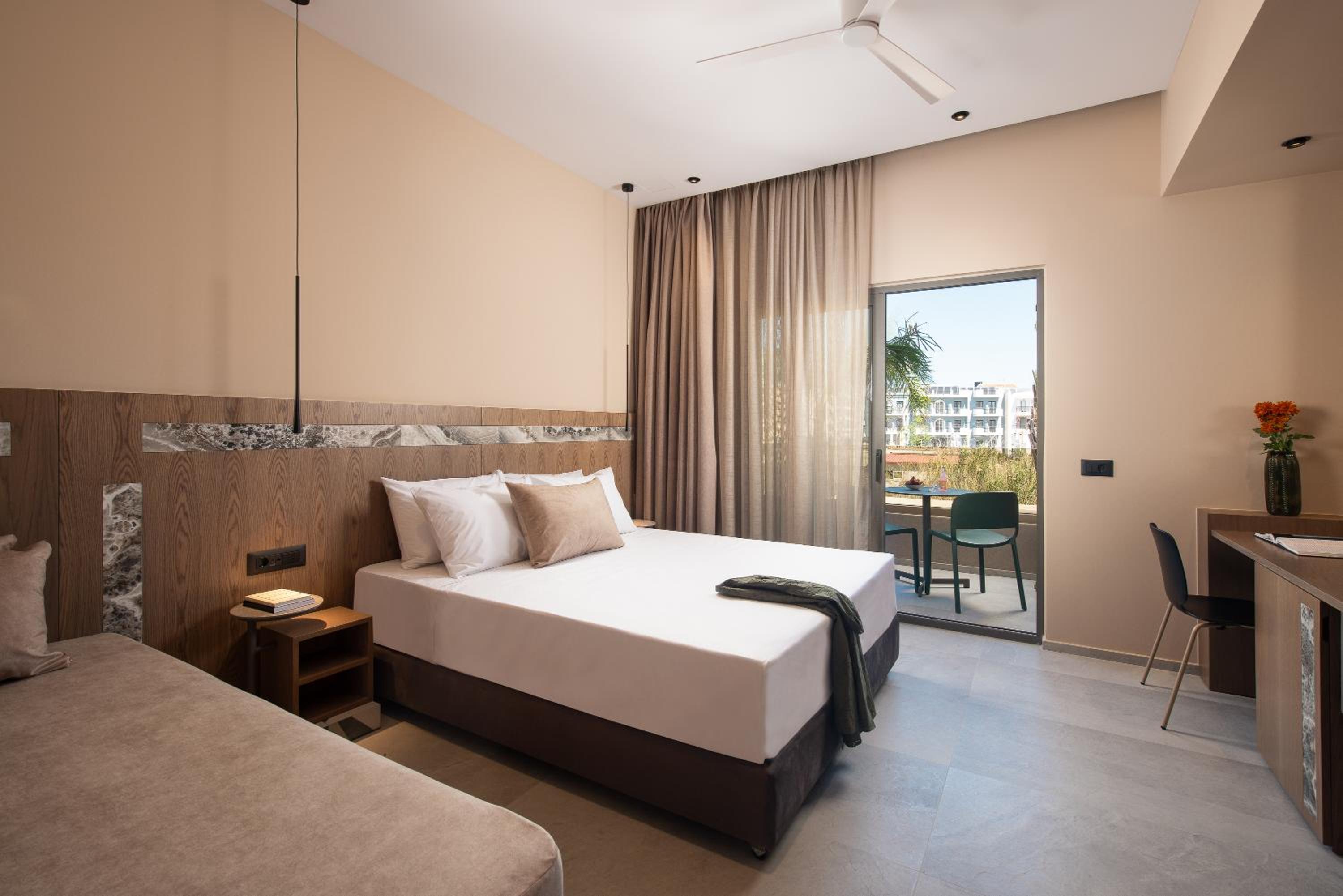 Deluxe Triple Room with Pool View - Photo 14