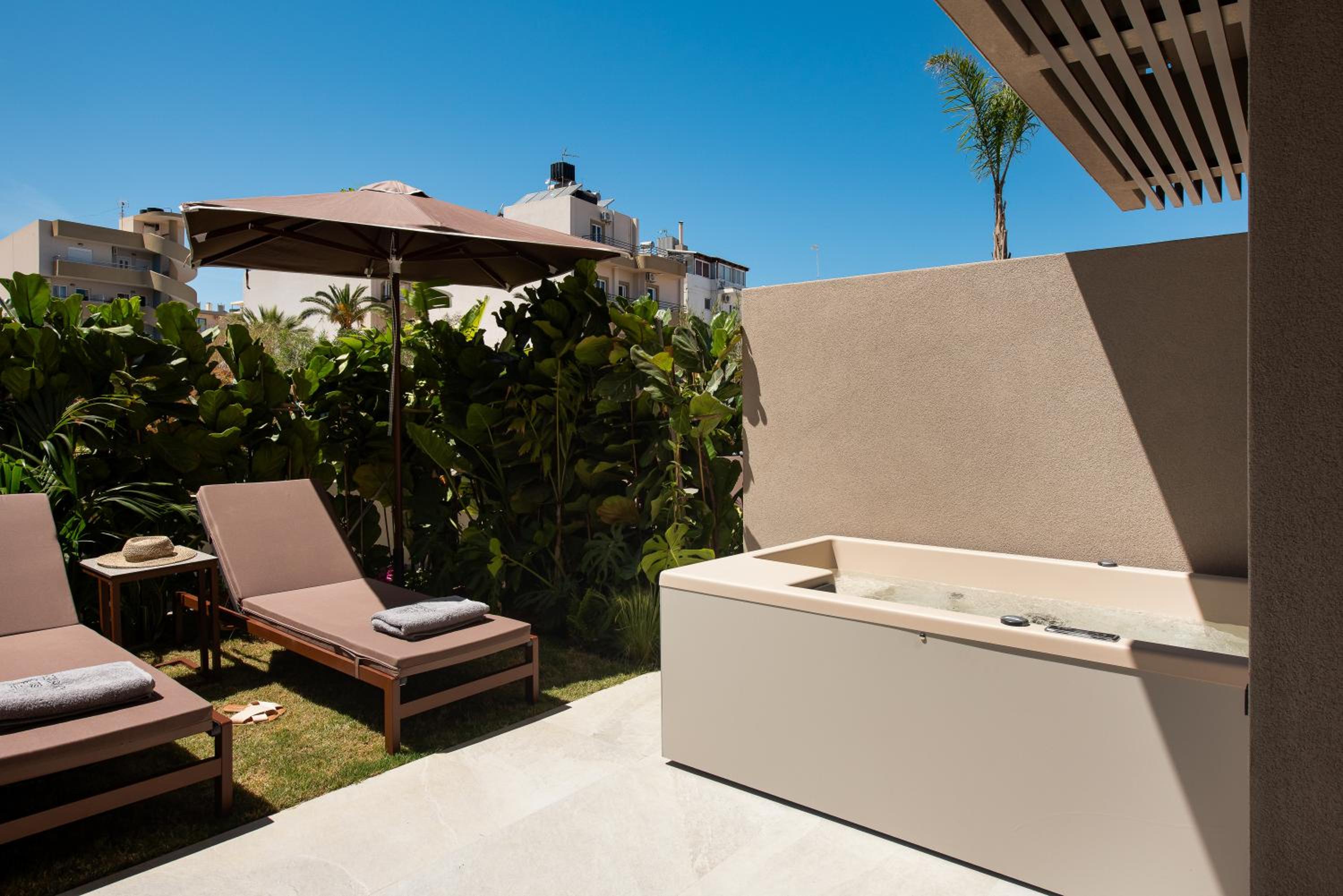 Premium Double Room with Outdoor Jacuzzi photo 3
