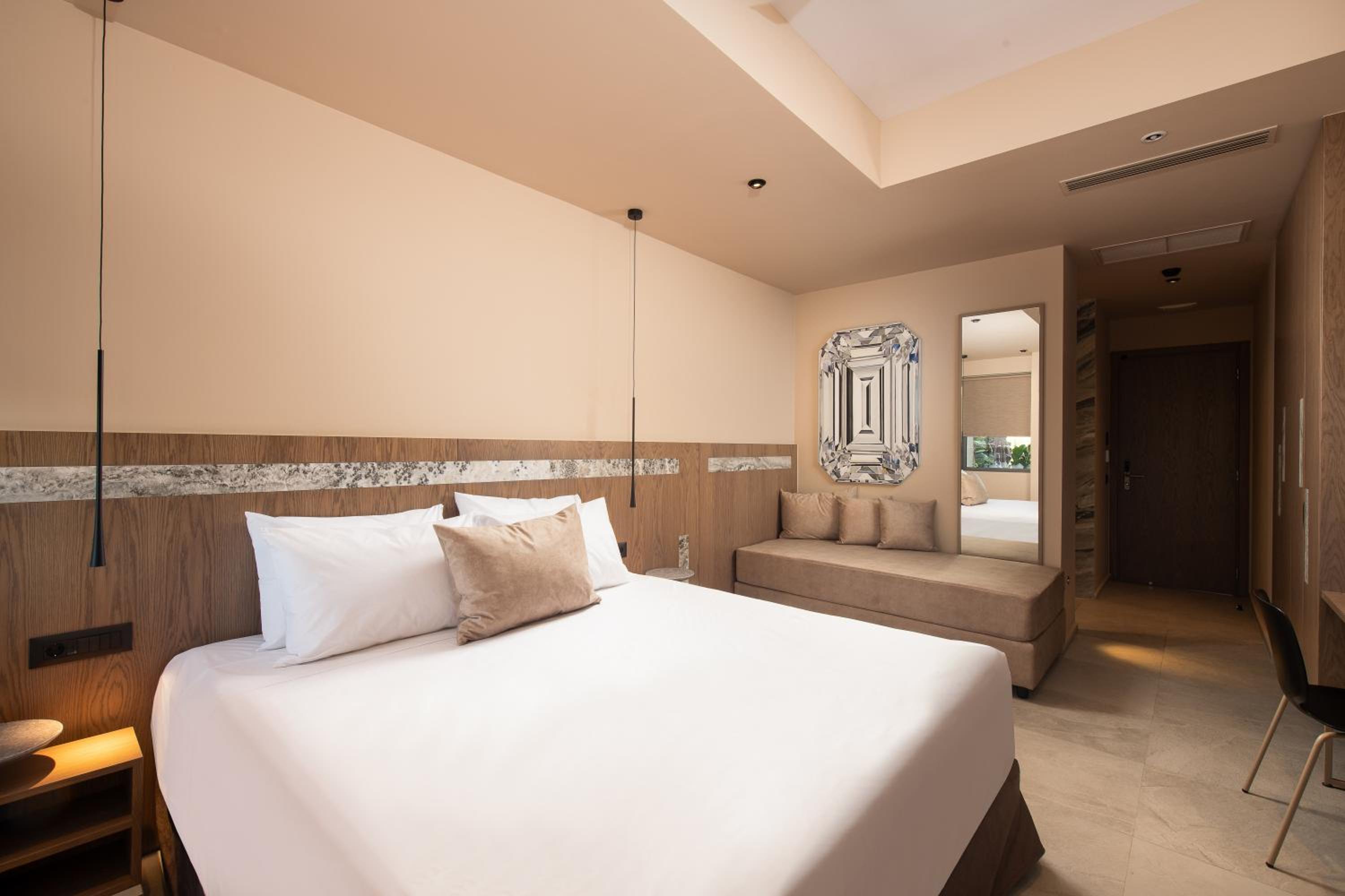 Premium Triple Room with Outdoor Jacuzzi photo 1