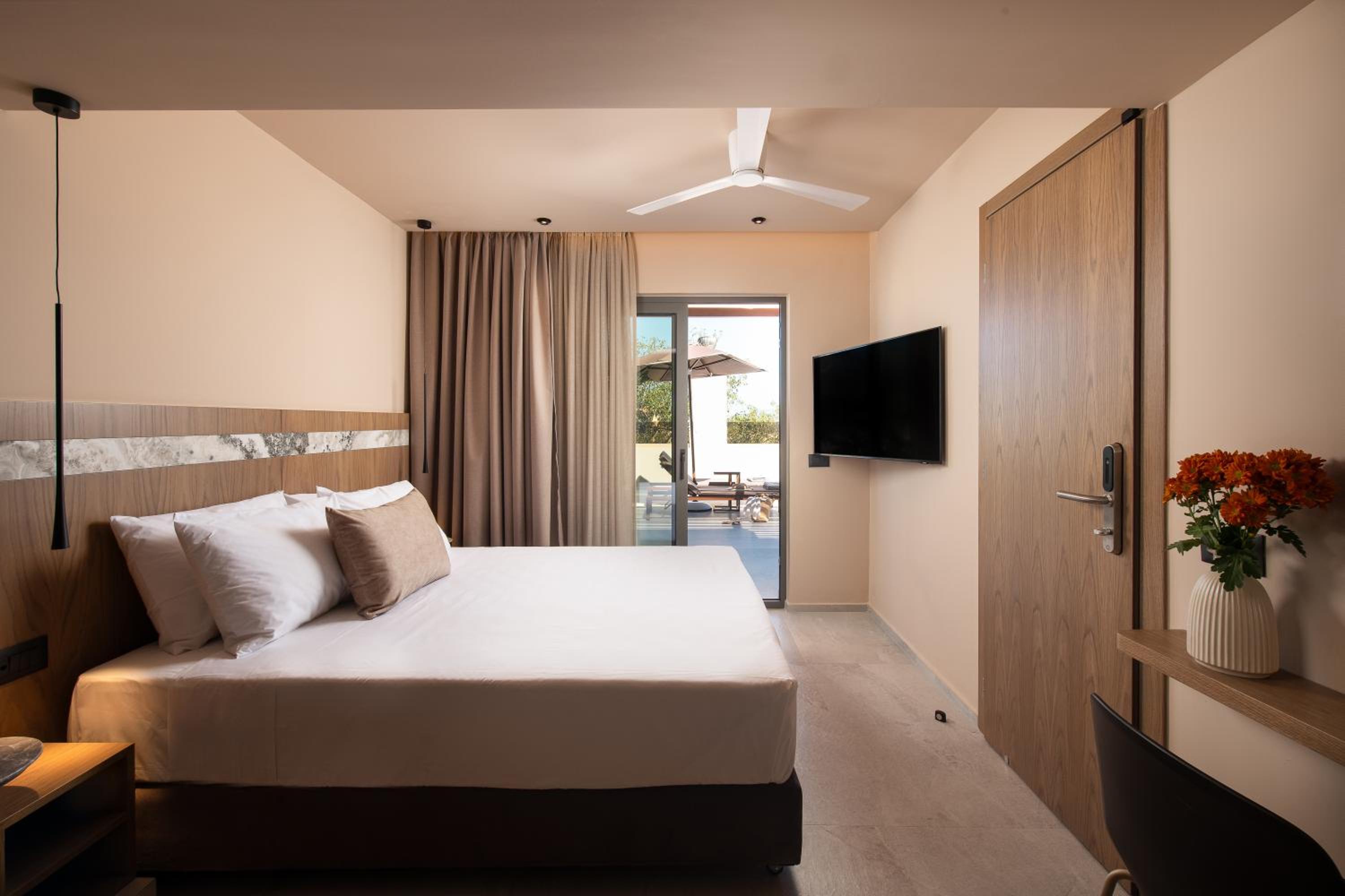 Penthouse Room with Outdoor Jacuzzi & Sea View photo 1