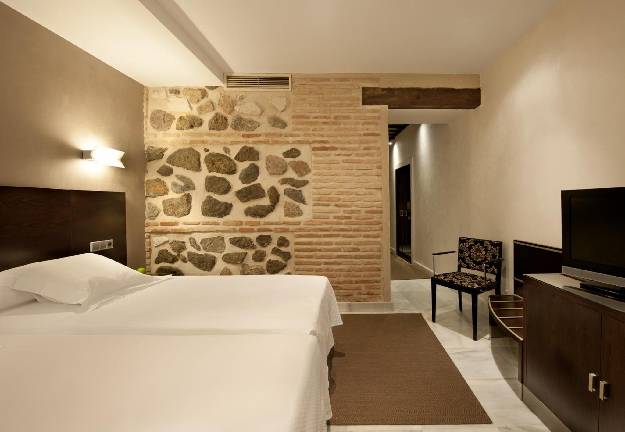 Superior Double or Twin Room - Photo 7