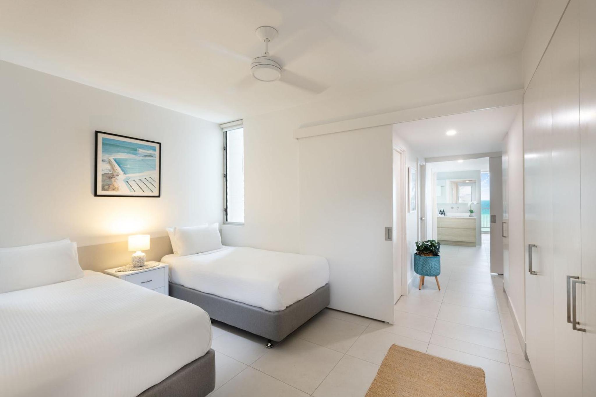 Two-Bedroom Two Bathroom Ocean View Apartment photo 2