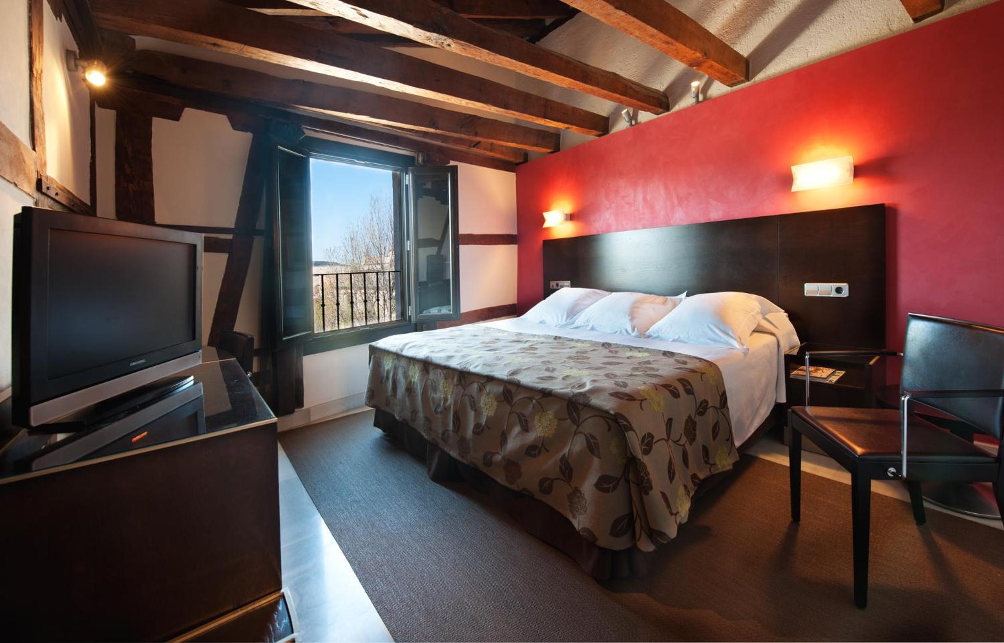 Deluxe Room - Photo 7