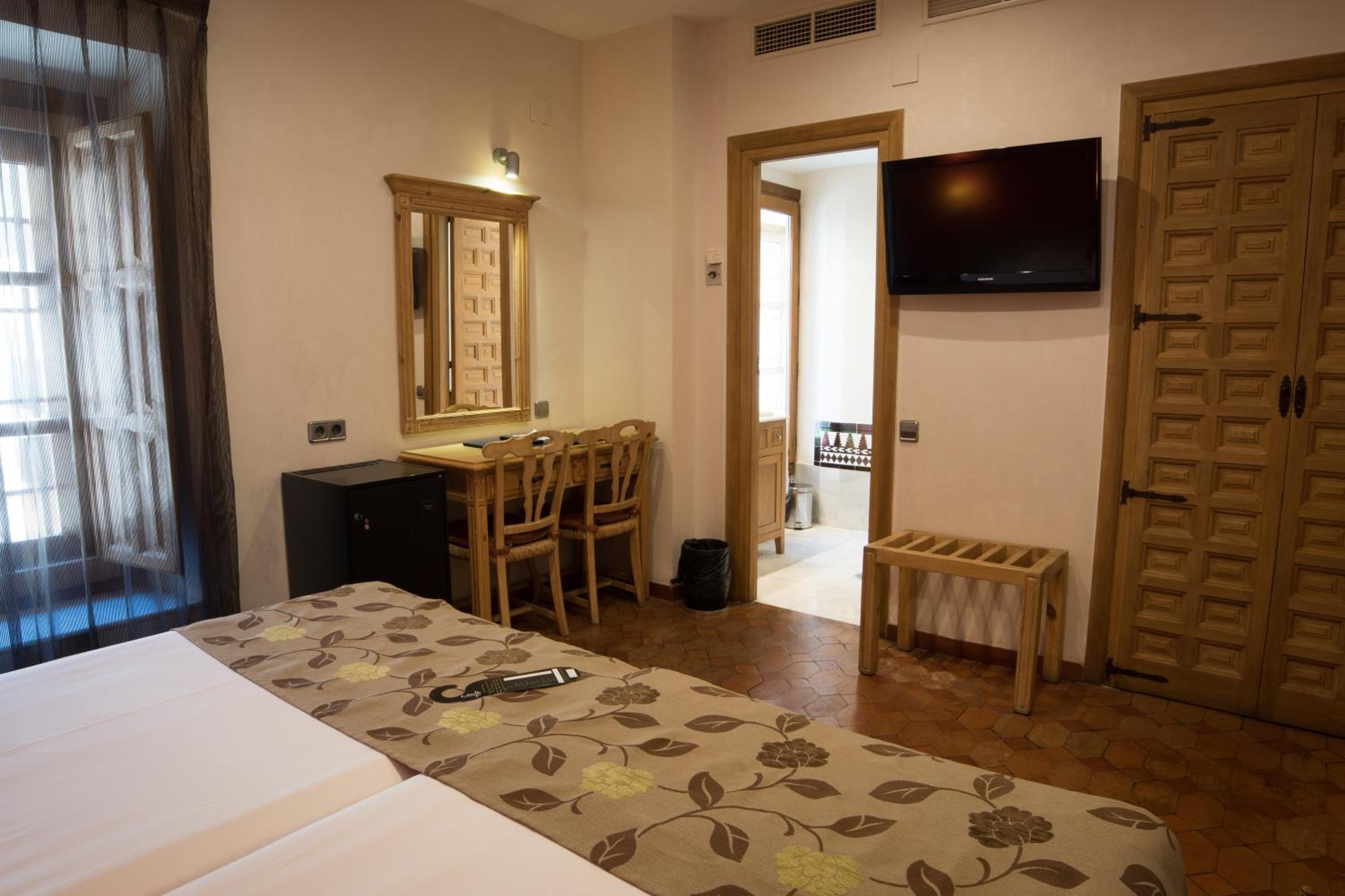 Double Room - Photo 3