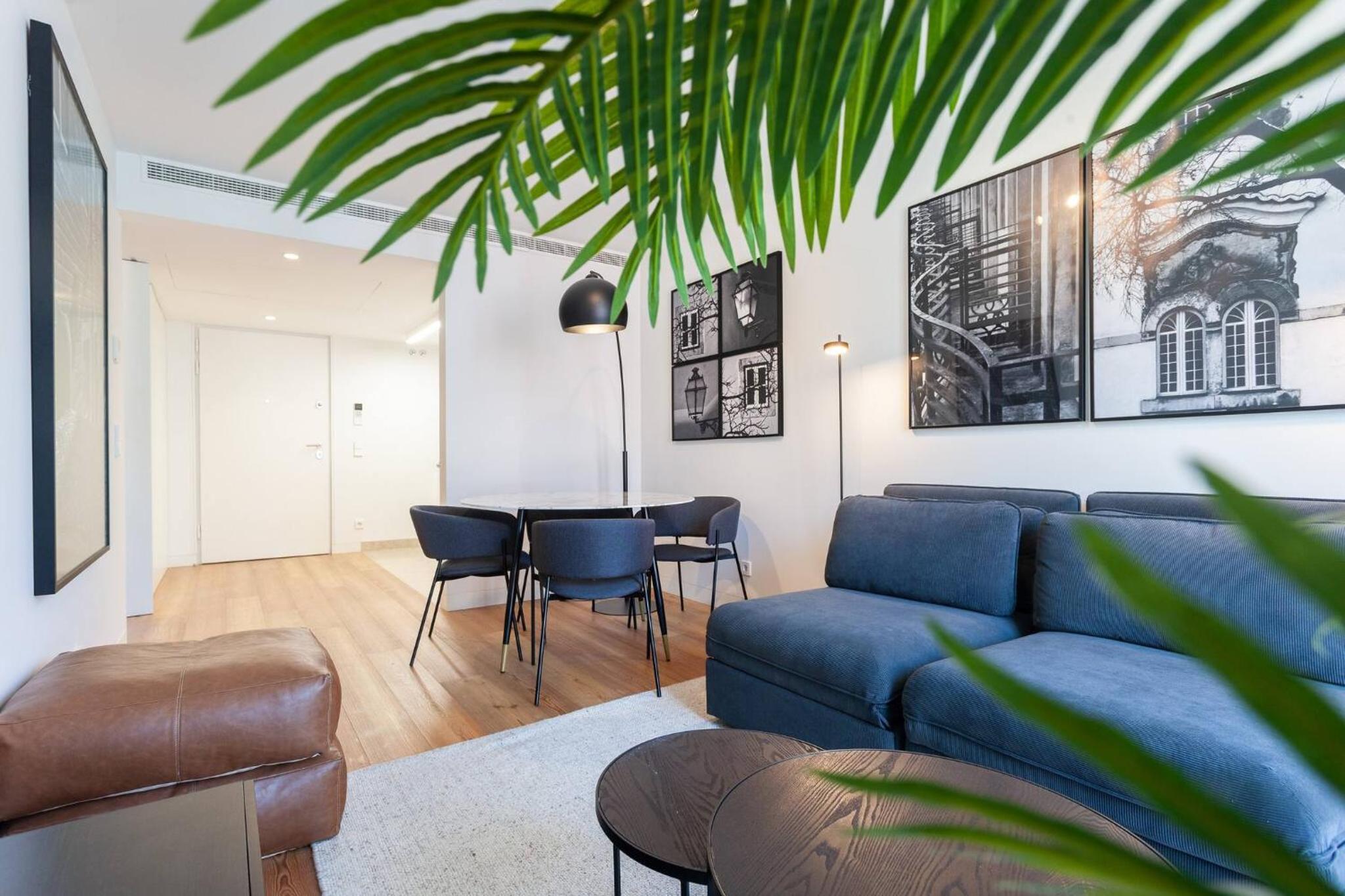 One-Bedroom Apartment photo 1