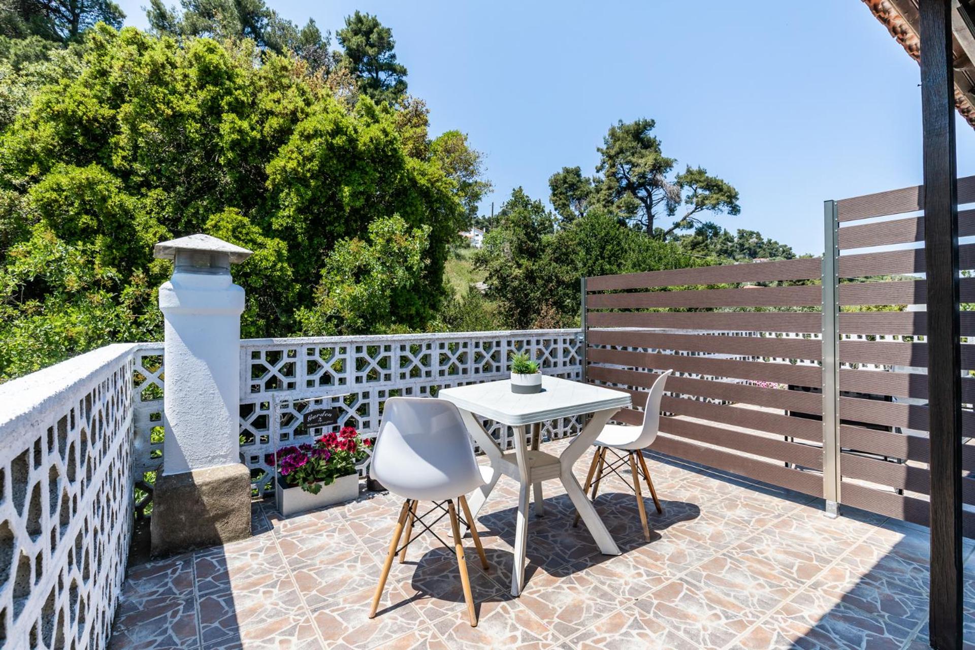 One-Bedroom Apartment with Balcony photo 2