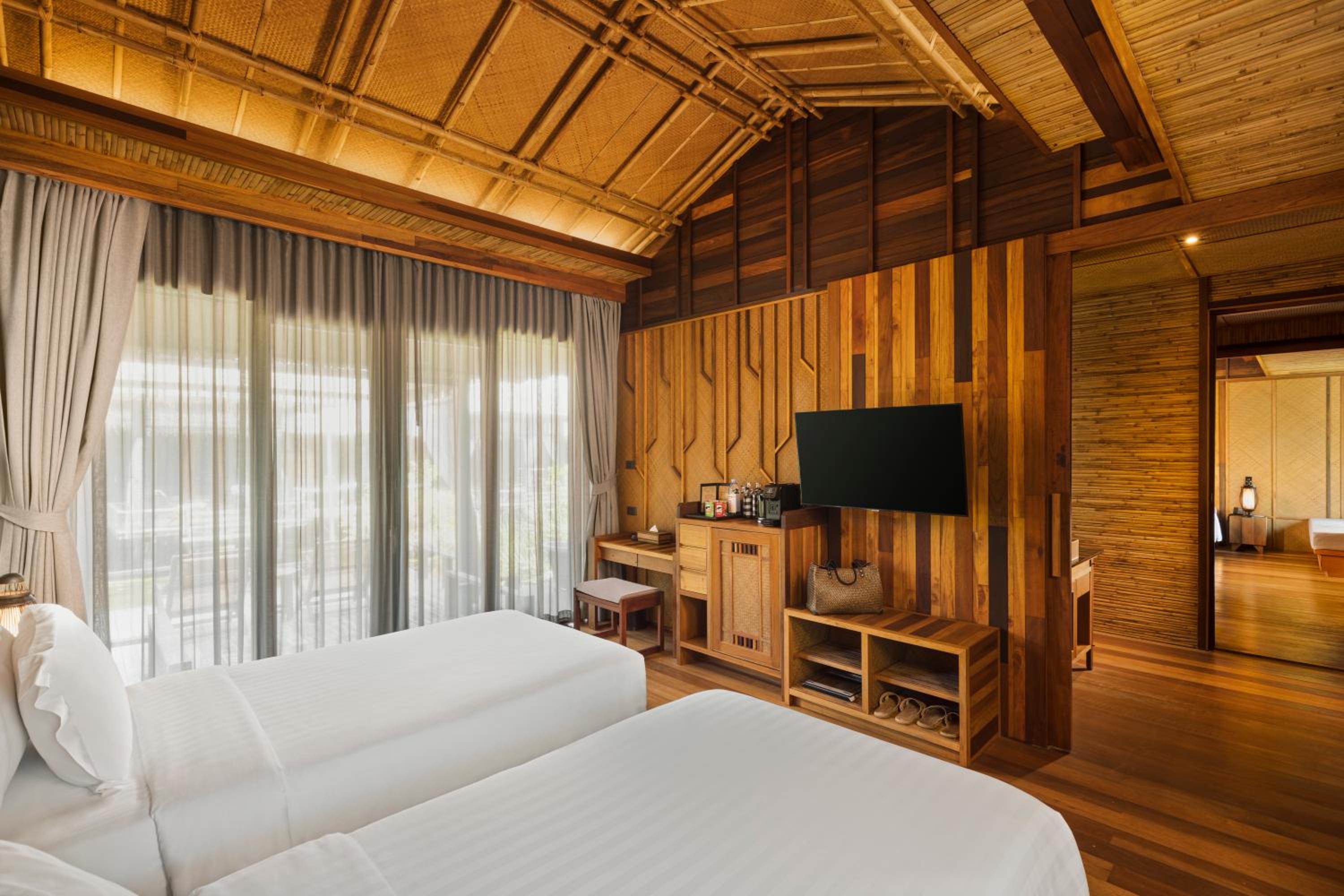 Family Suite Water Villa- Free Schedule Shuttle to Ao Nang Beach/ Railay Beach - Photo 1