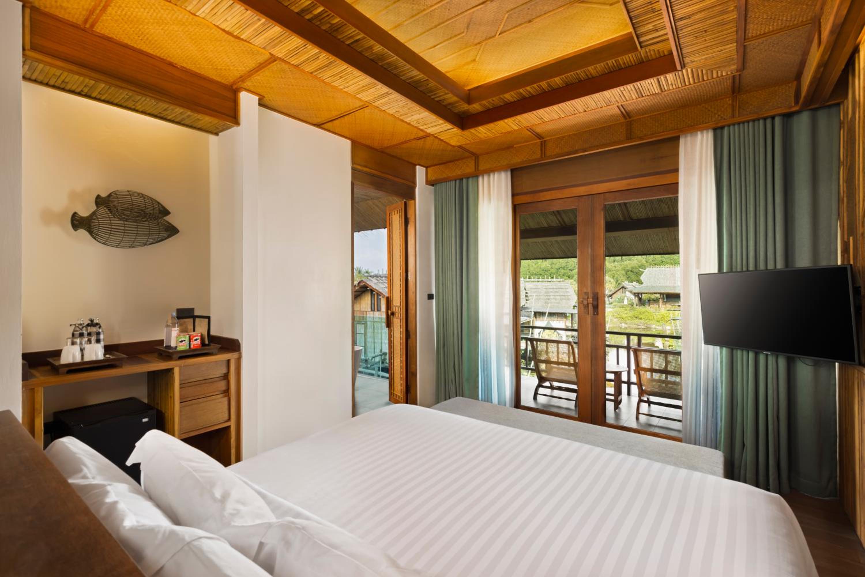 Lagoon Grand Deluxe View- Free Schedule Shuttle to Ao Nang Beach/ Railay Beach - Photo 1