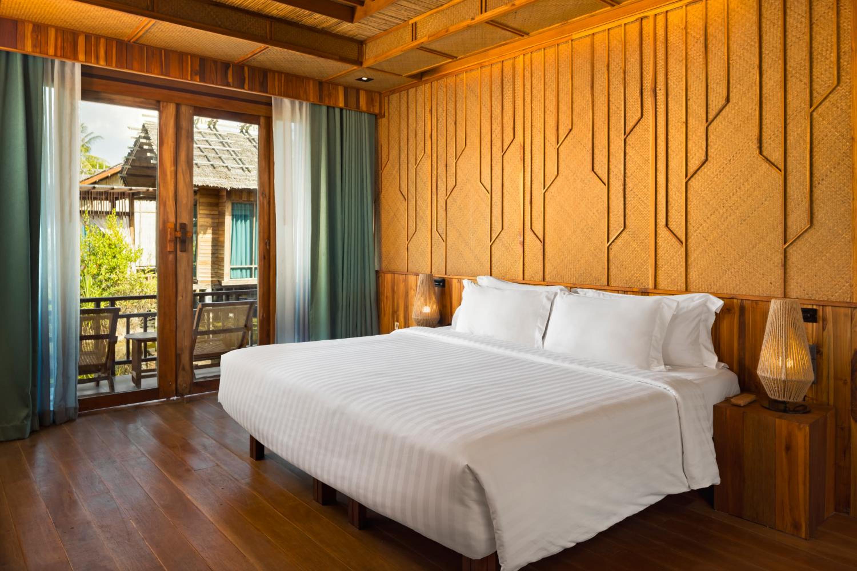 Lagoon Grand Deluxe Double- Free Schedule Shuttle to Ao Nang Beach/ Railay Beach - Photo 1