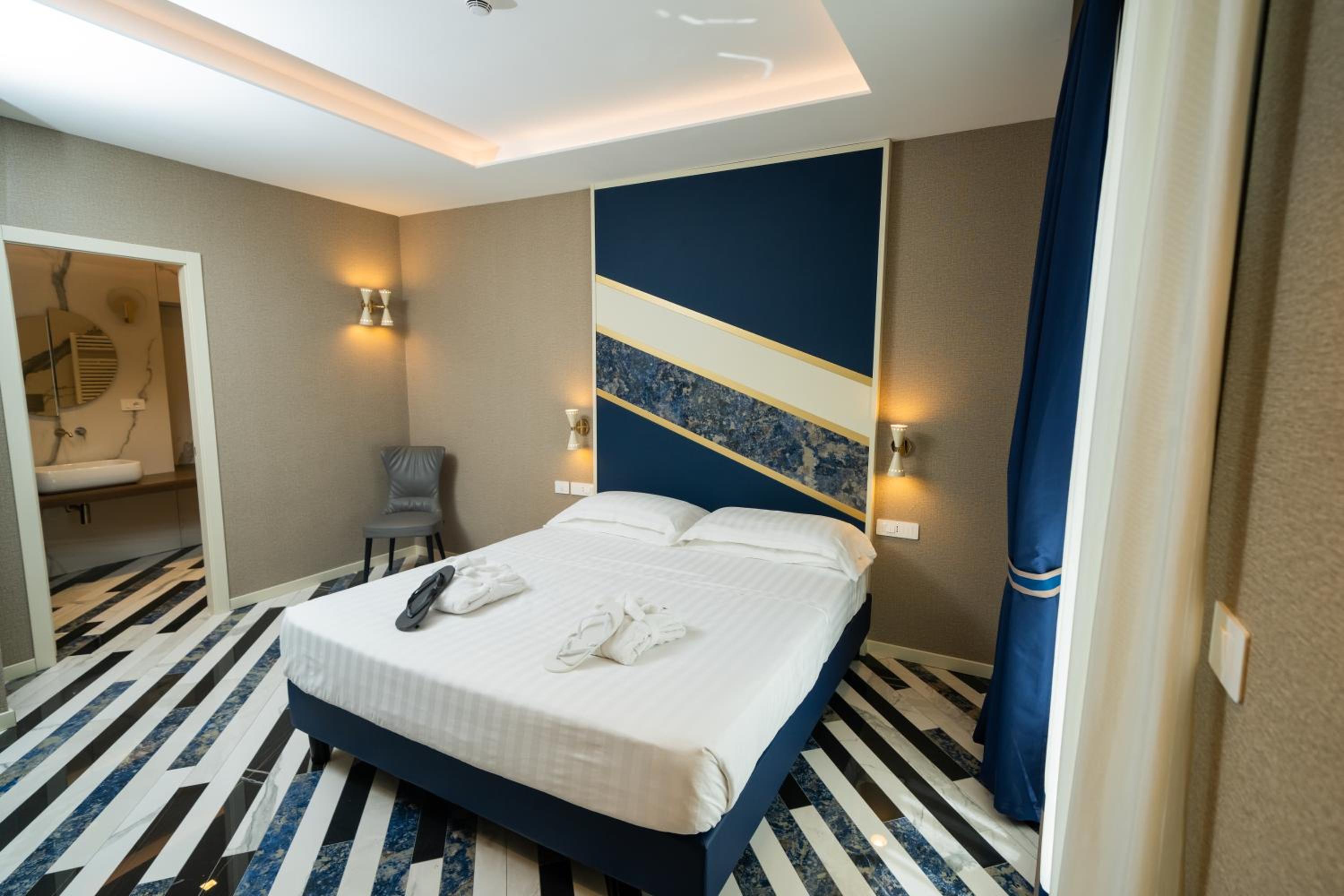 Deluxe Room - Photo 1