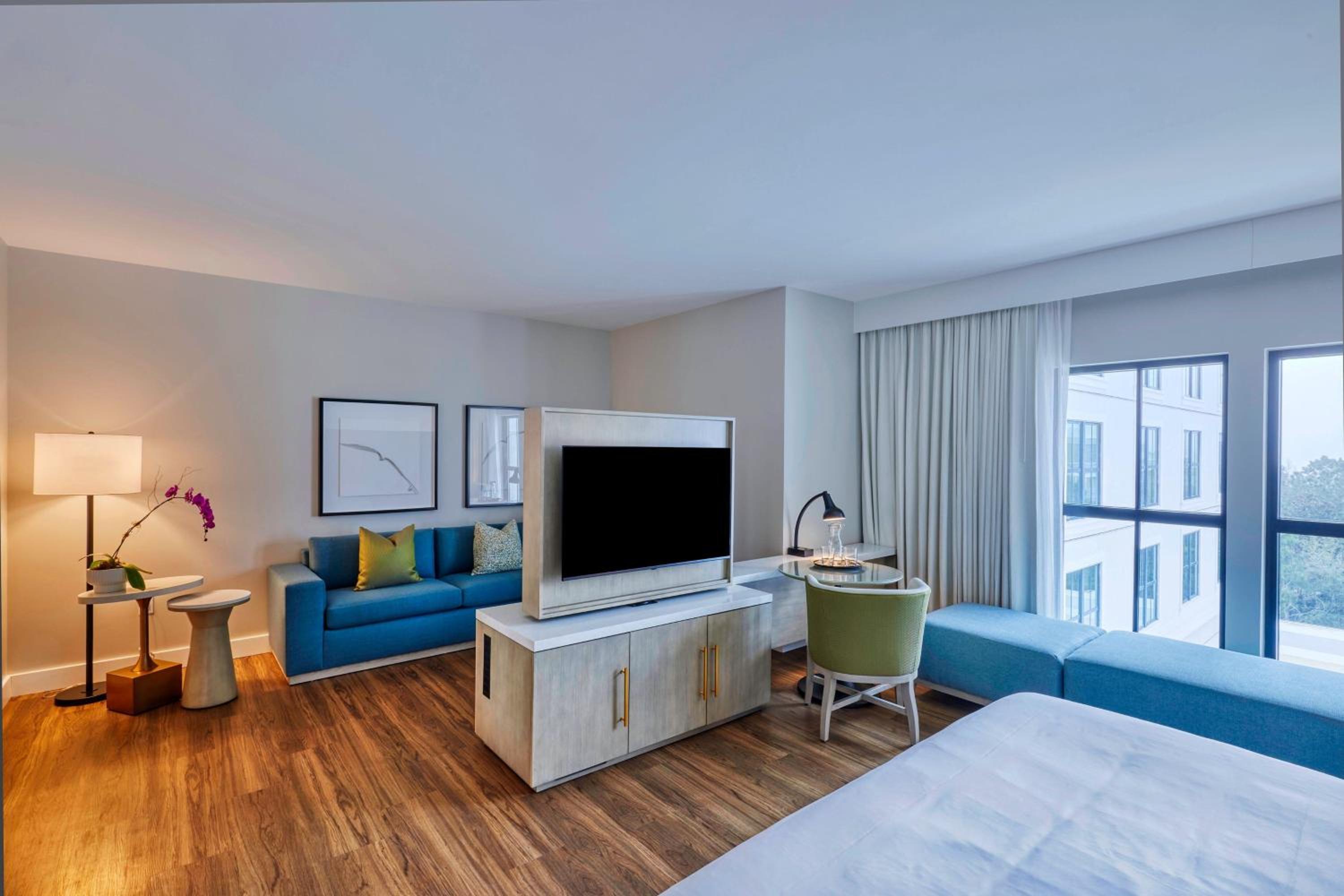 Junior Suite King, Junior Suite, 1 King - Photo 1