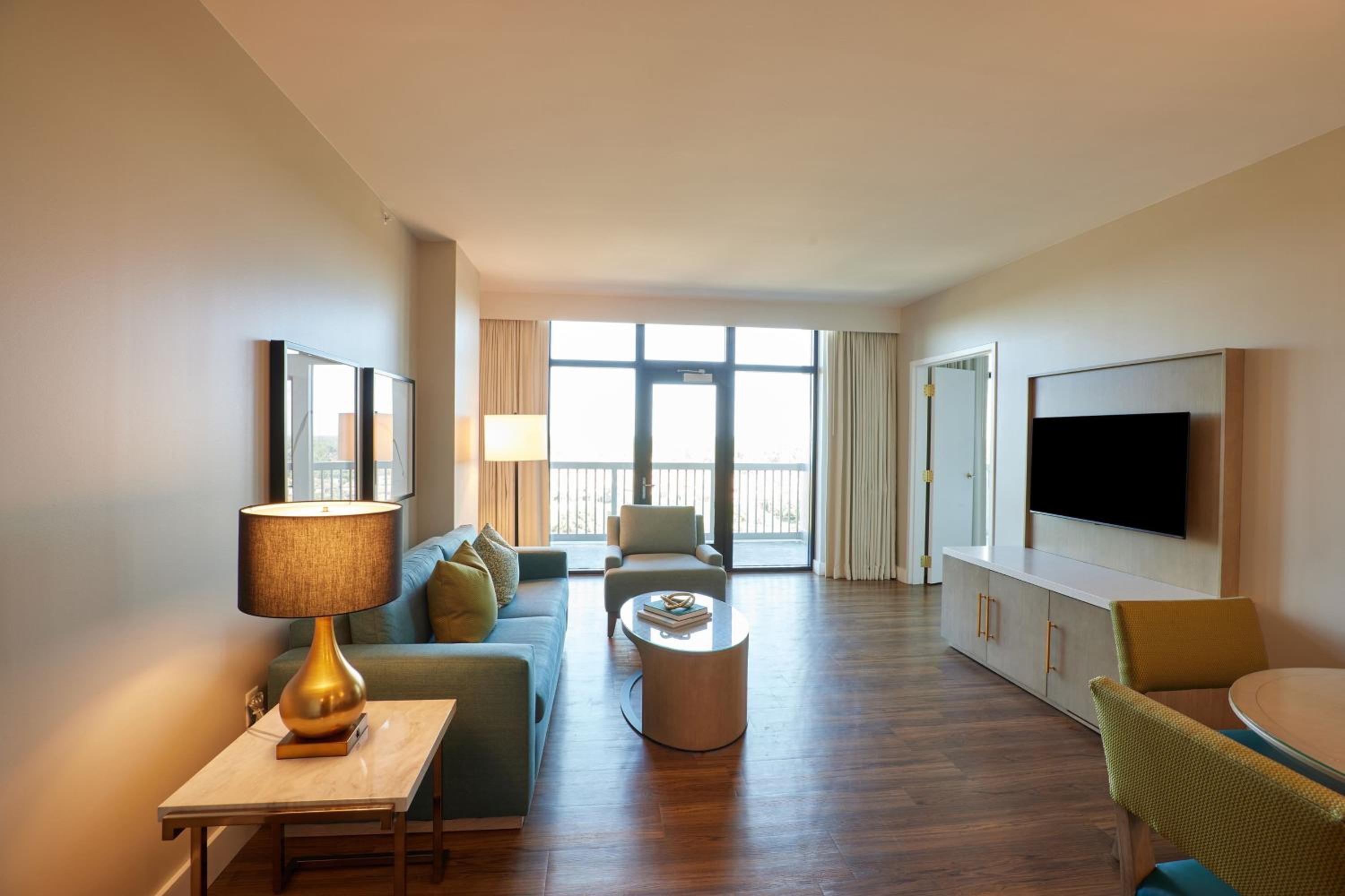 Exec Suite Double Queen, Executive Suite, 2 Queen - Photo 4