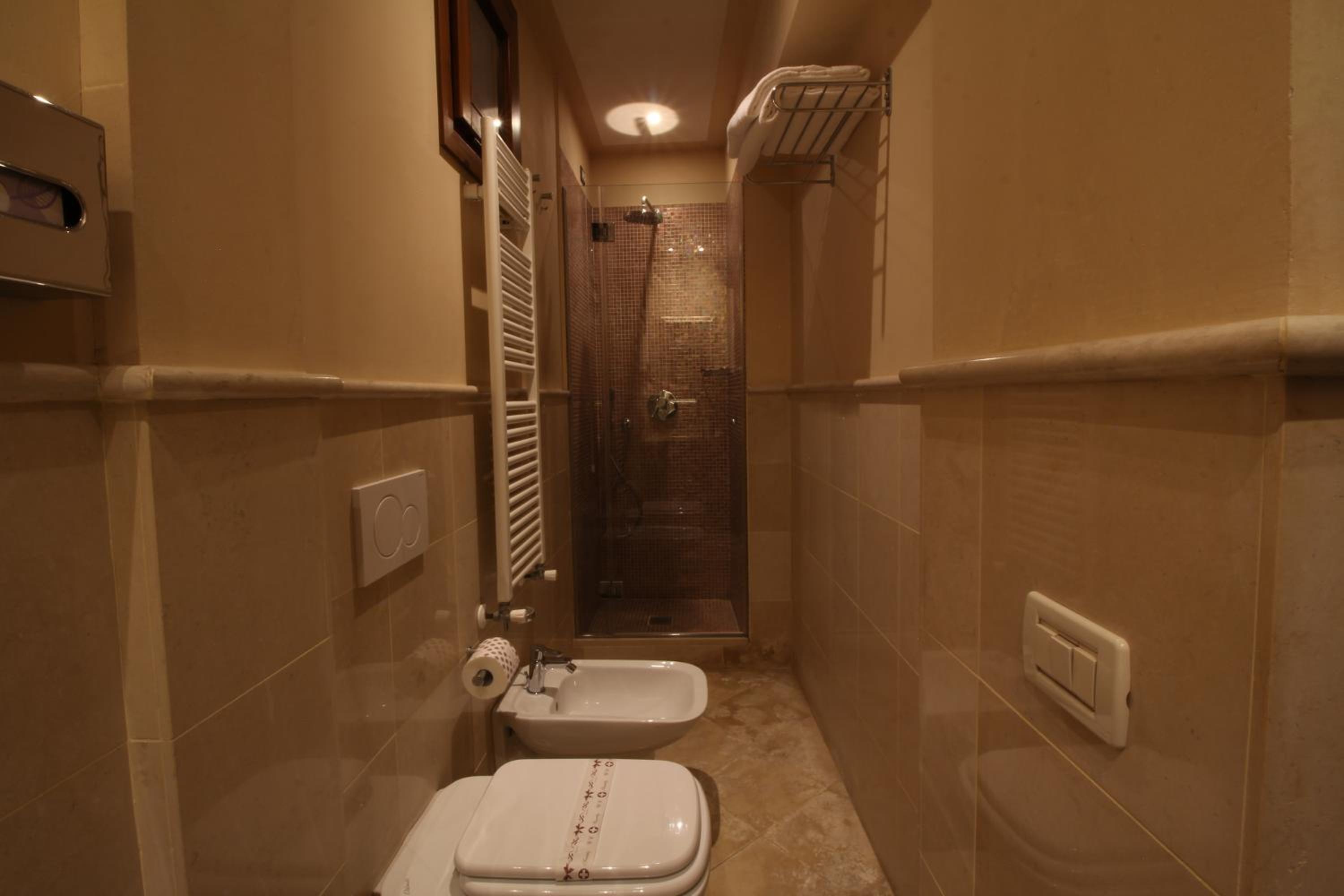 Economy Double Room Ground Floor thumbnail 5