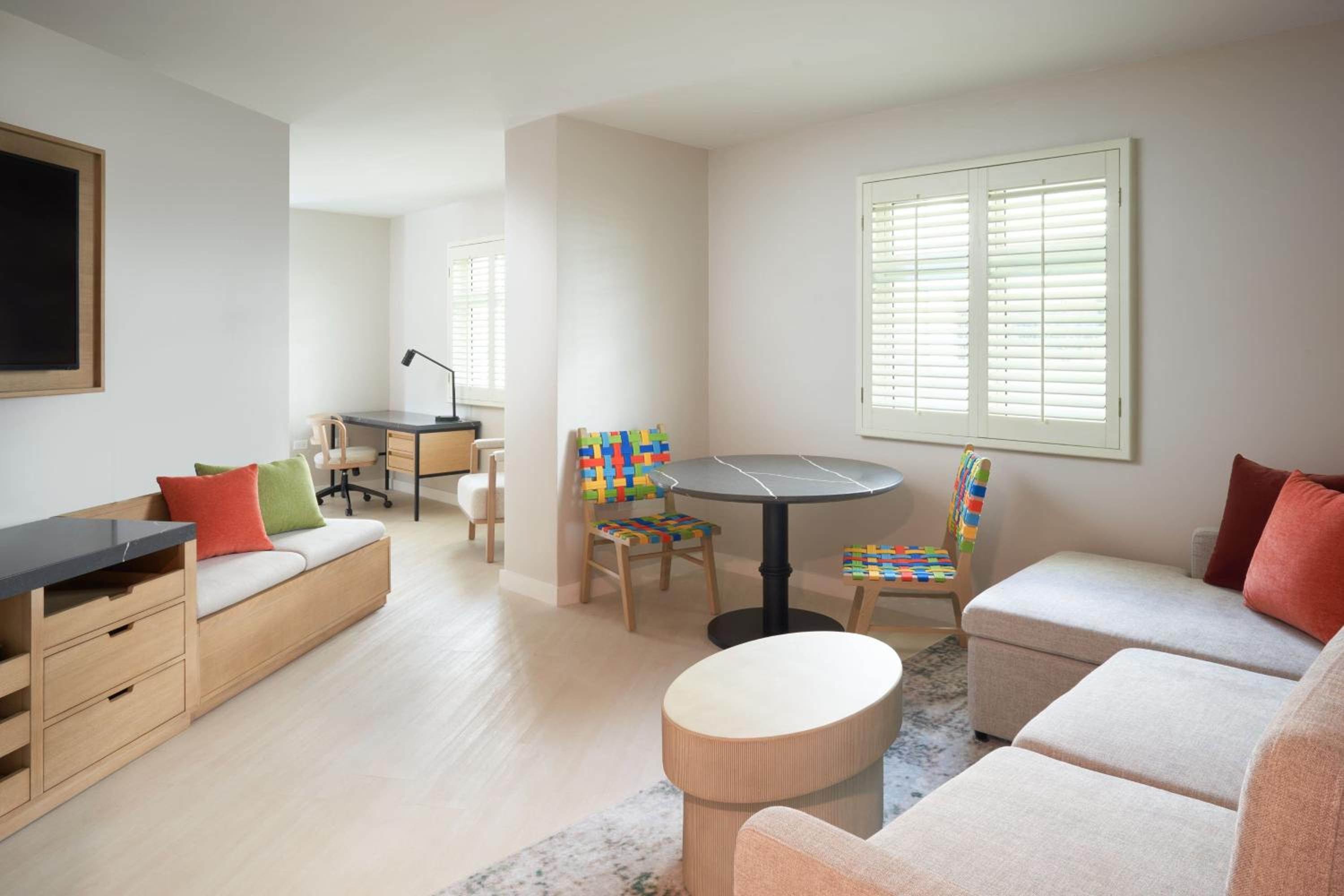 One-Bedroom Junior Suite - Photo 8