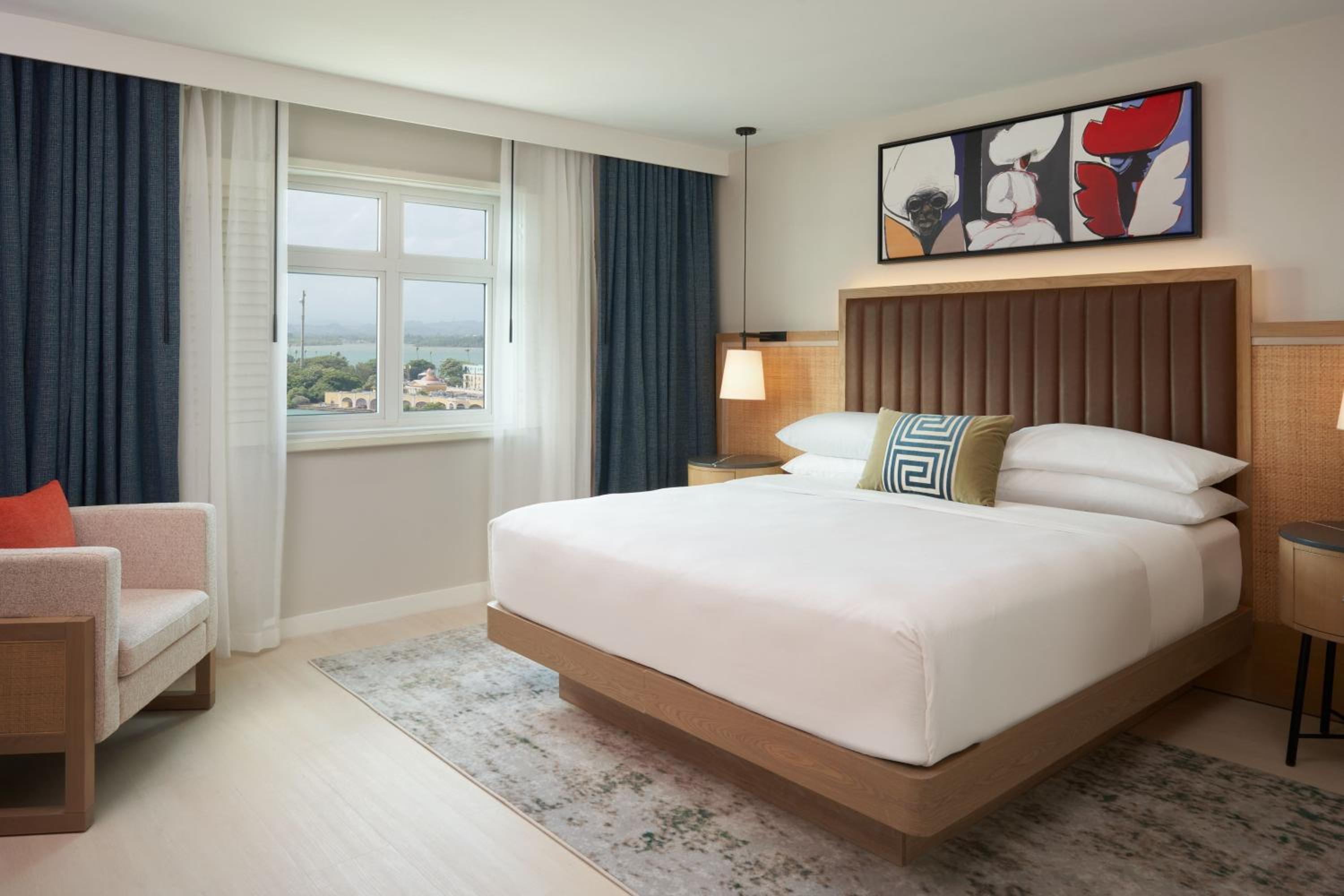 One-Bedroom King Suite with Balcony and Bay View - Photo 8