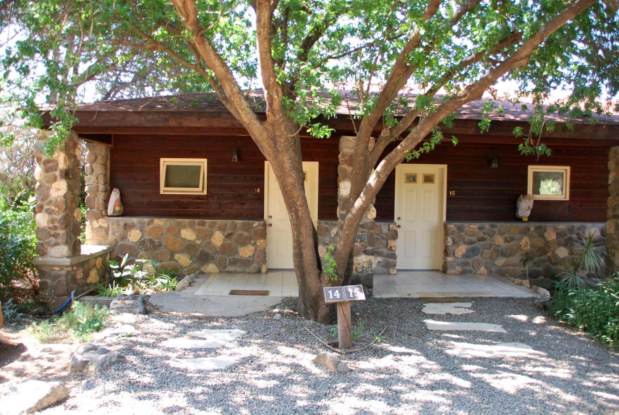 Cabin with Jacuzzi - Photo 3