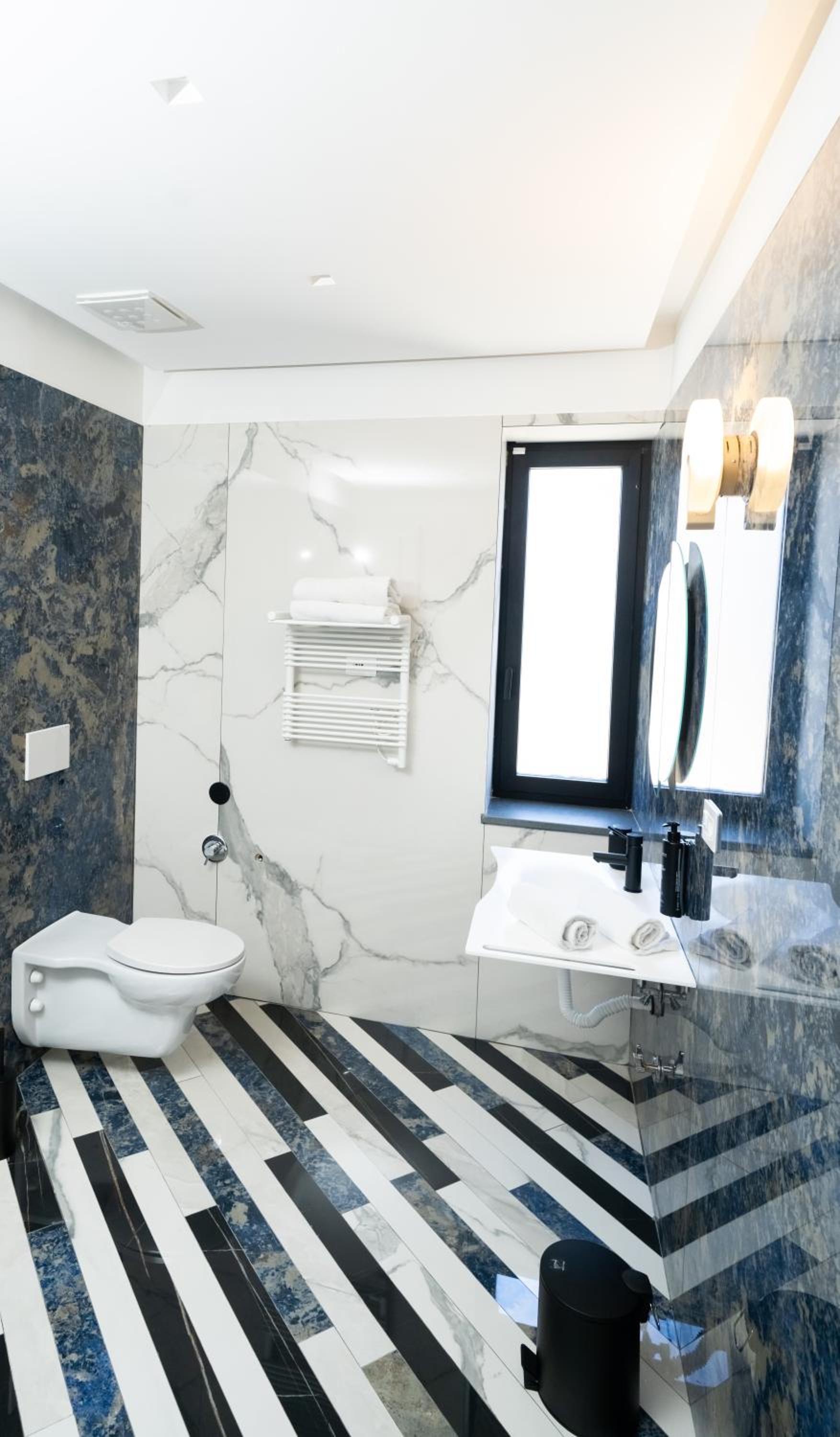 Standard Double or Twin Room - Photo 2