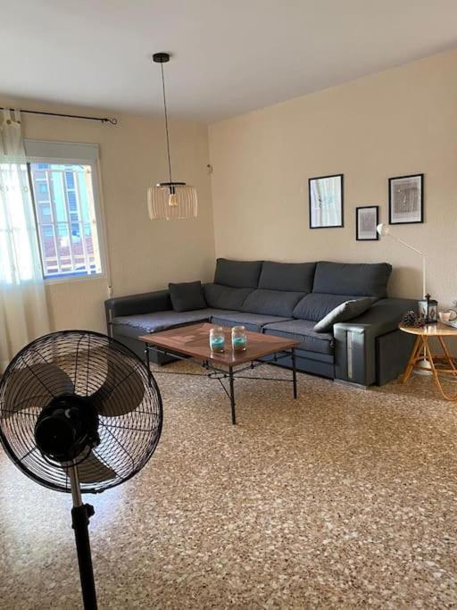 Apartamento de tres habitaciones con vista al mar
