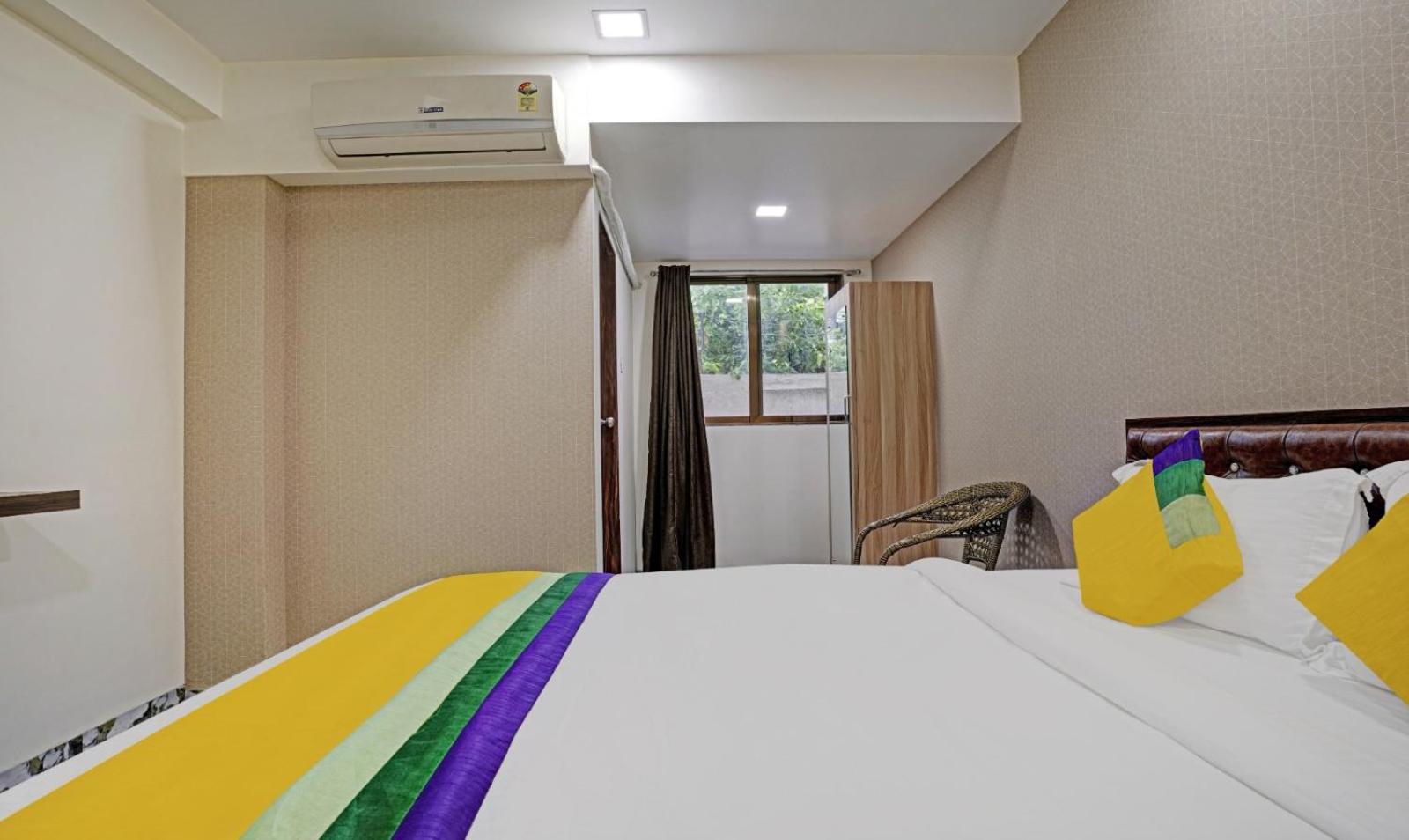 Deluxe Queen Room