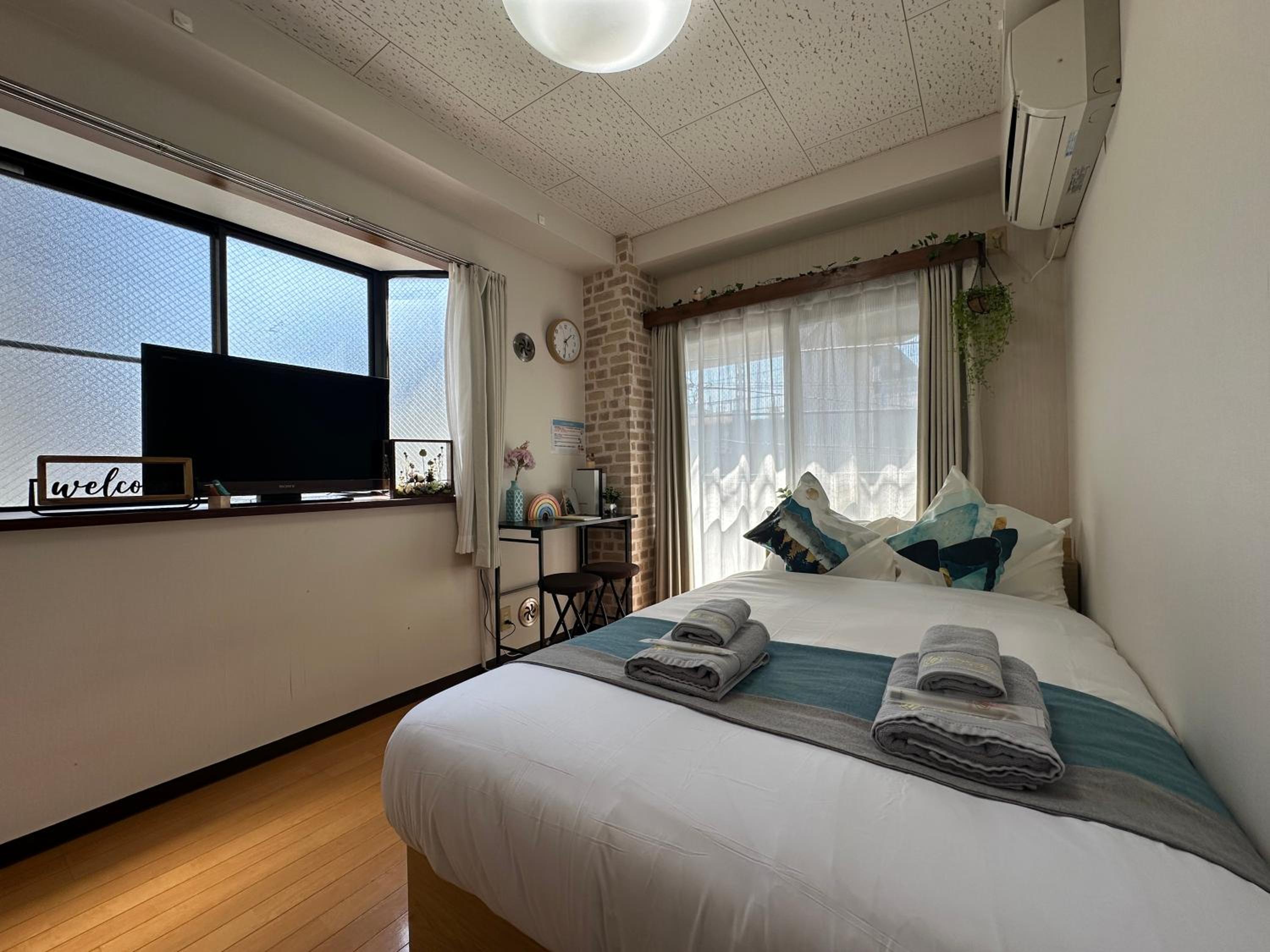 Studio Apartment with Balcony photo 1