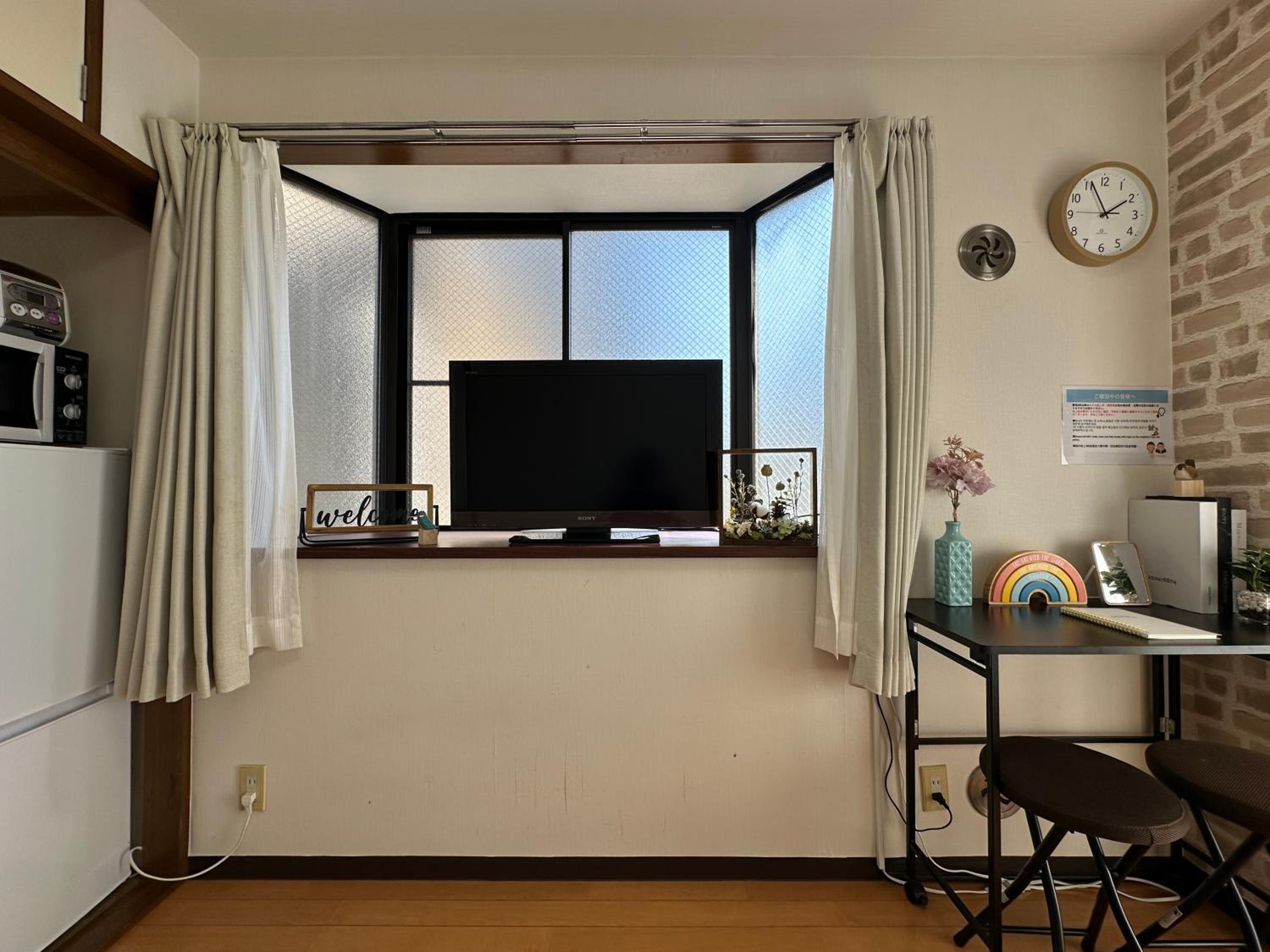 Studio Apartment with Balcony photo 2
