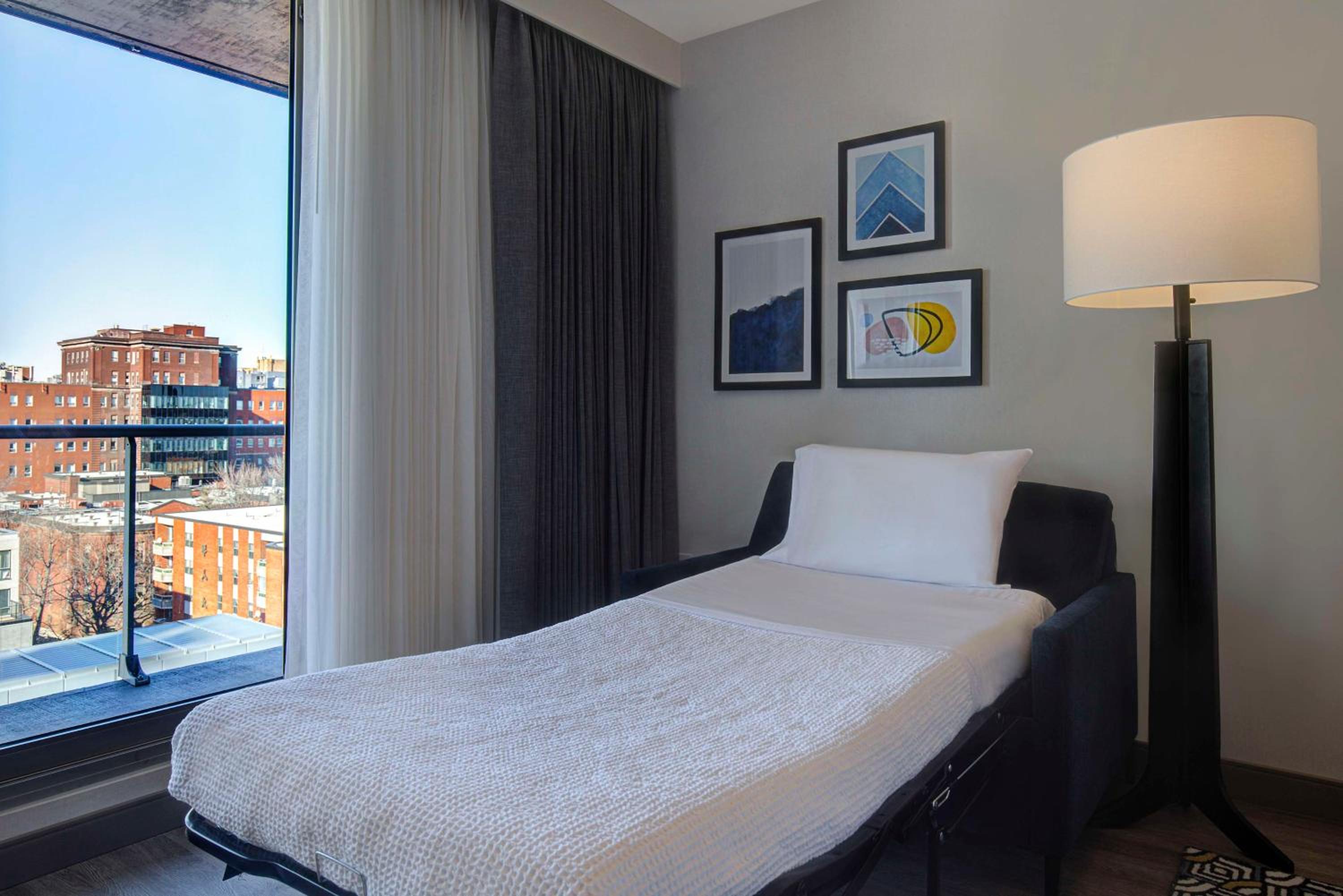 King Room with Sofa Bed - Photo 6