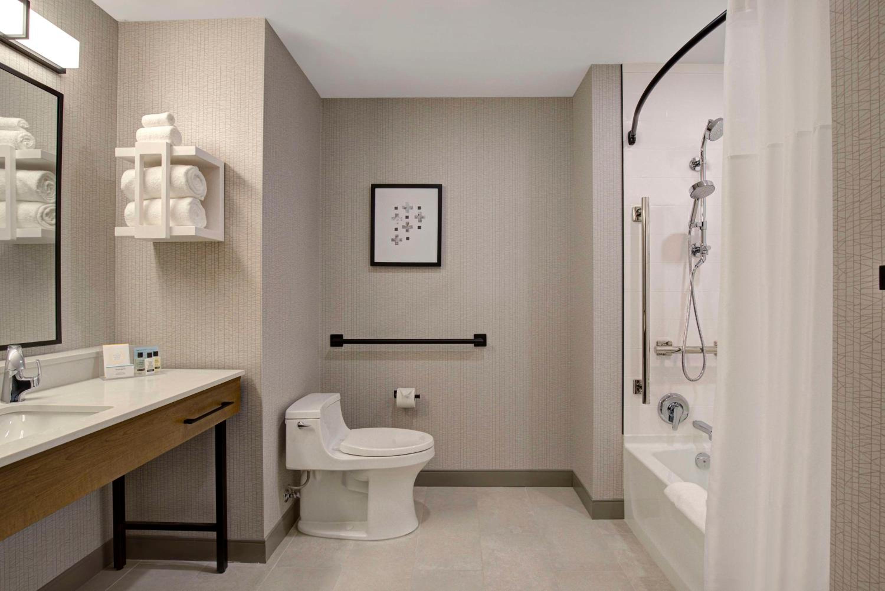 King Room with Kitchenette - Mobility/Hearing Accessible - Photo 5