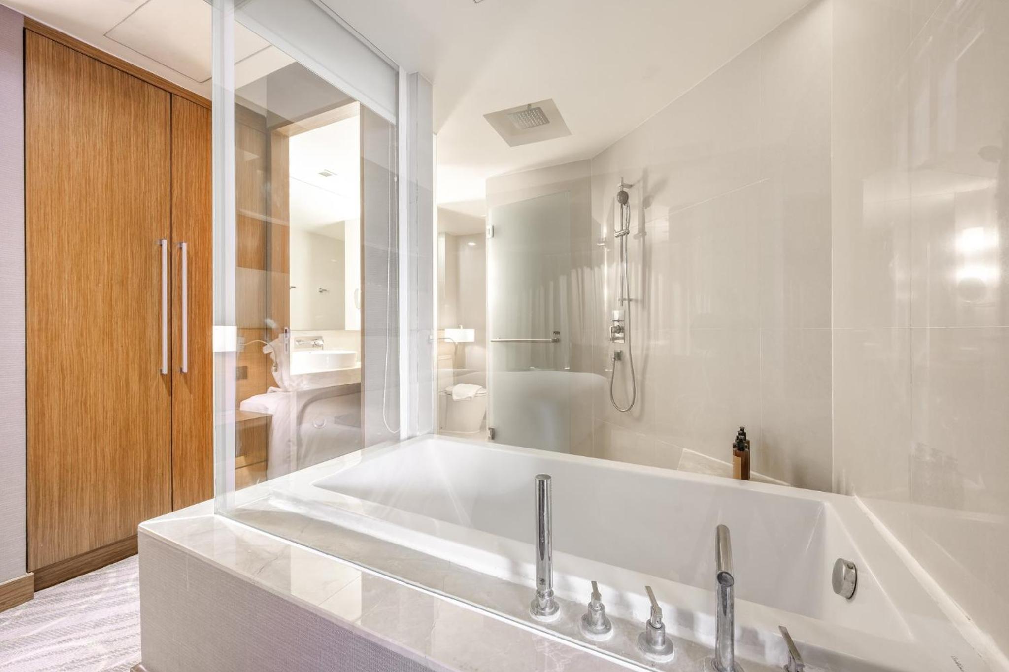 Premium Deluxe Suite Club King - Photo 7