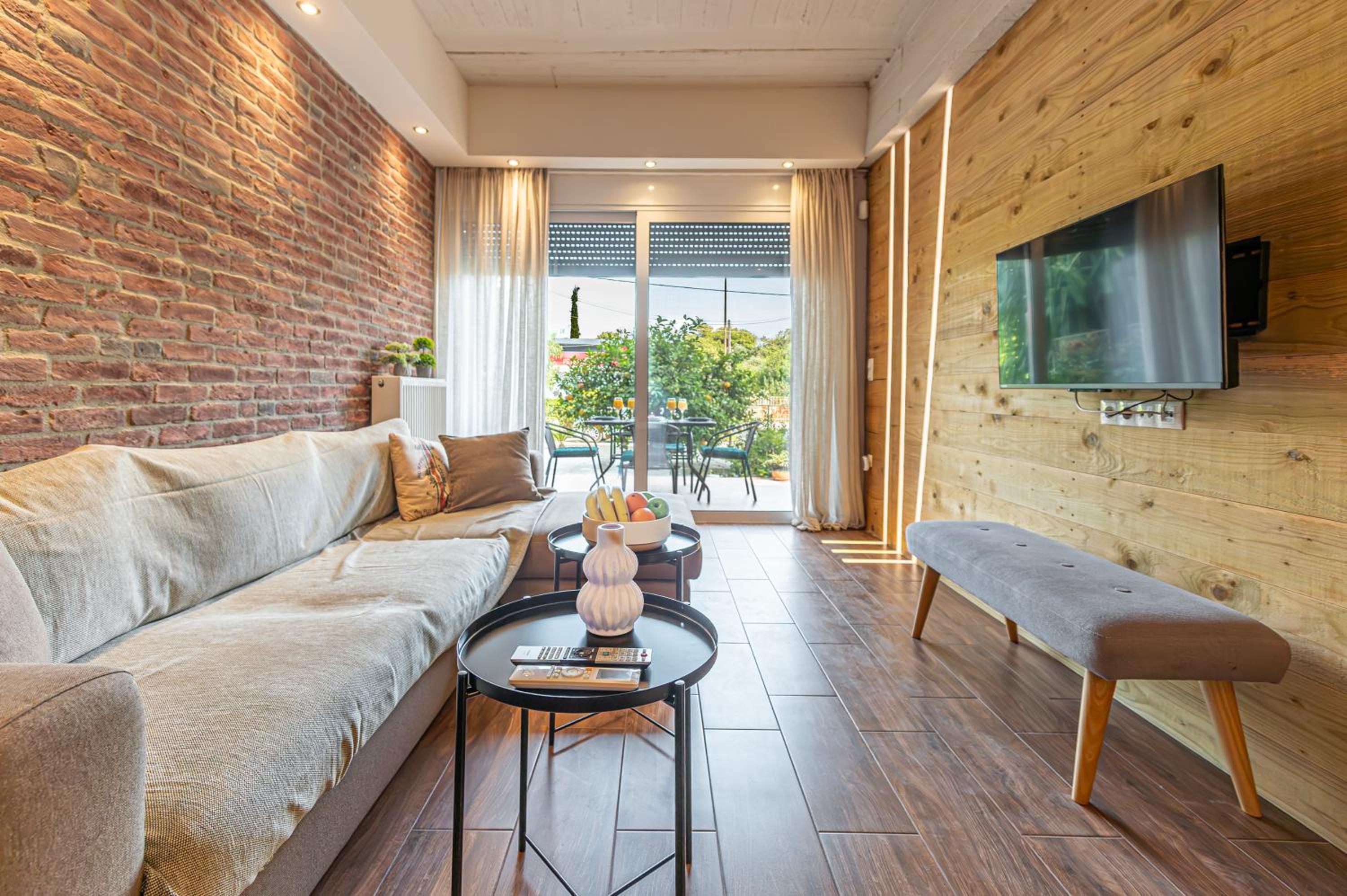 Apartment With Garden View