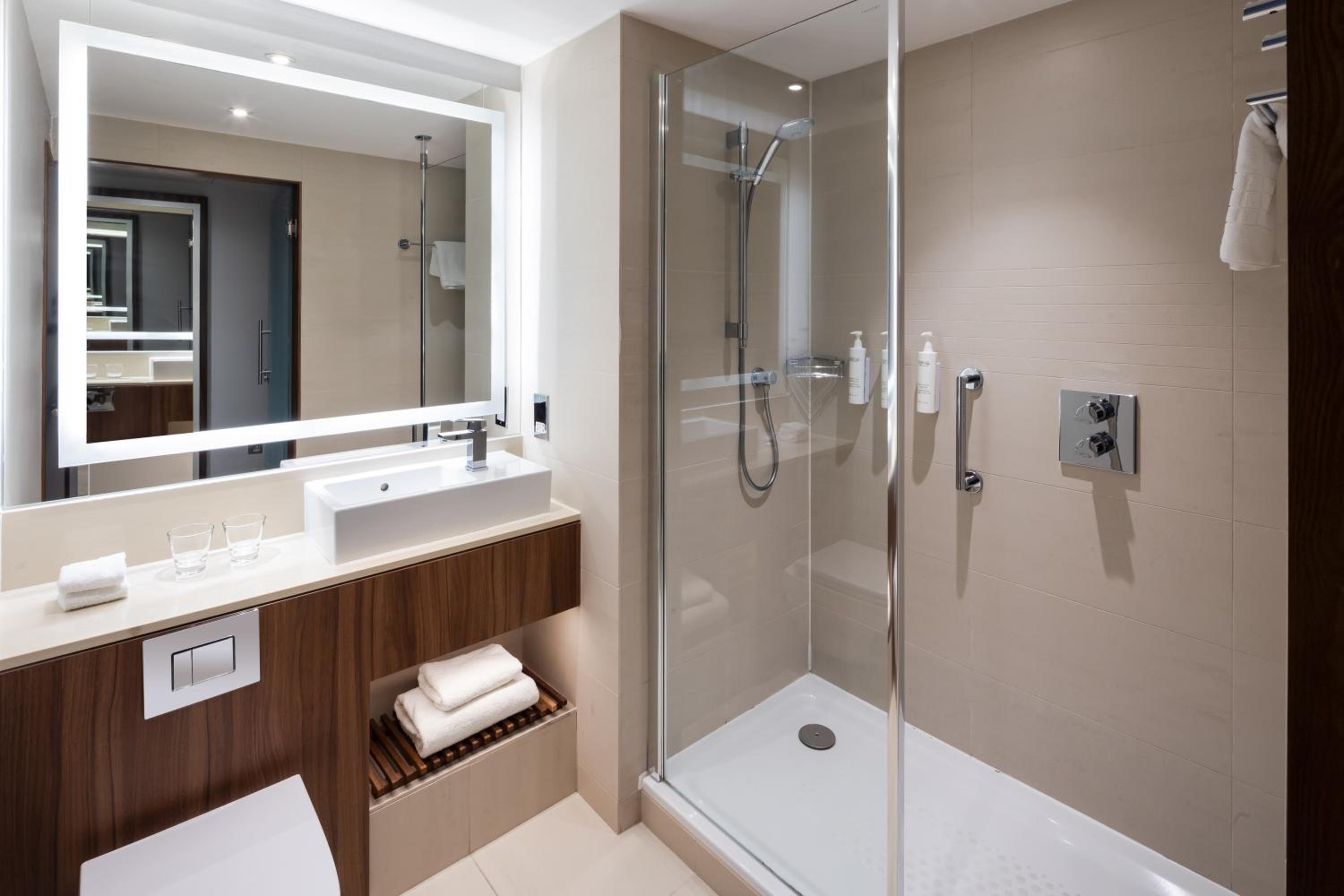 Premium Twin room, Guest room,  Twin/Single Bed(s) photo 2