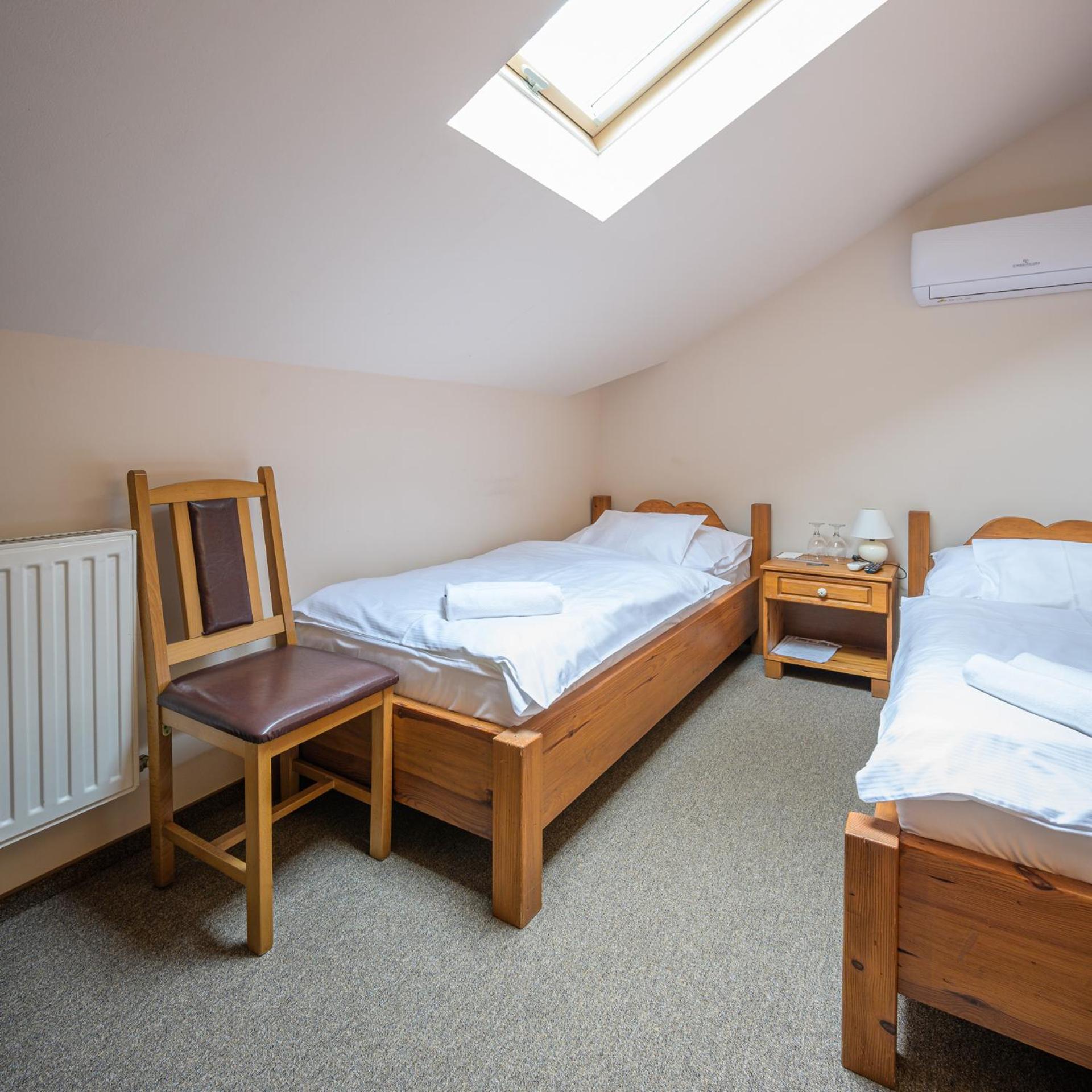 Twin Room - Photo 3