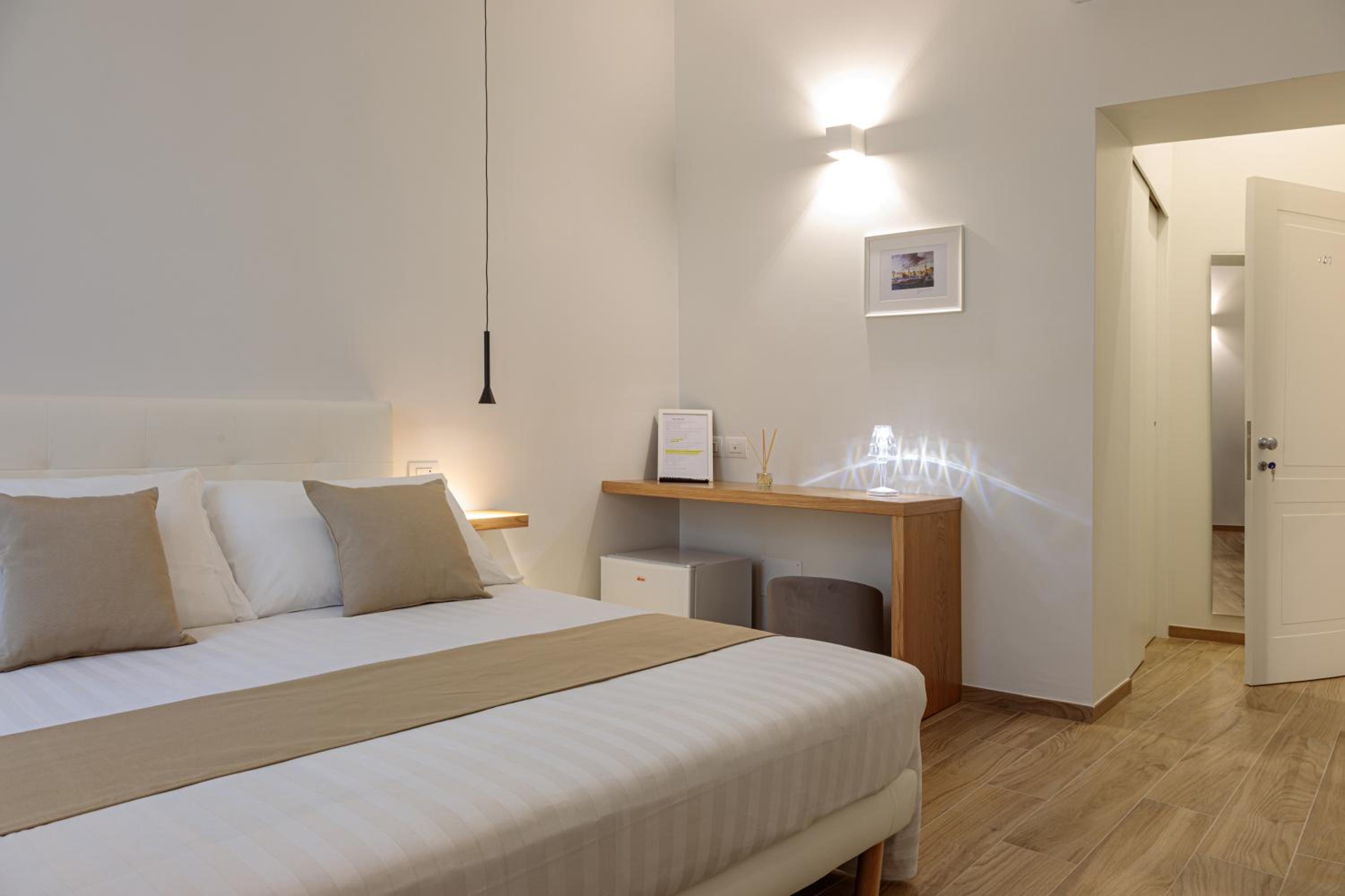 Double Room - Photo 7