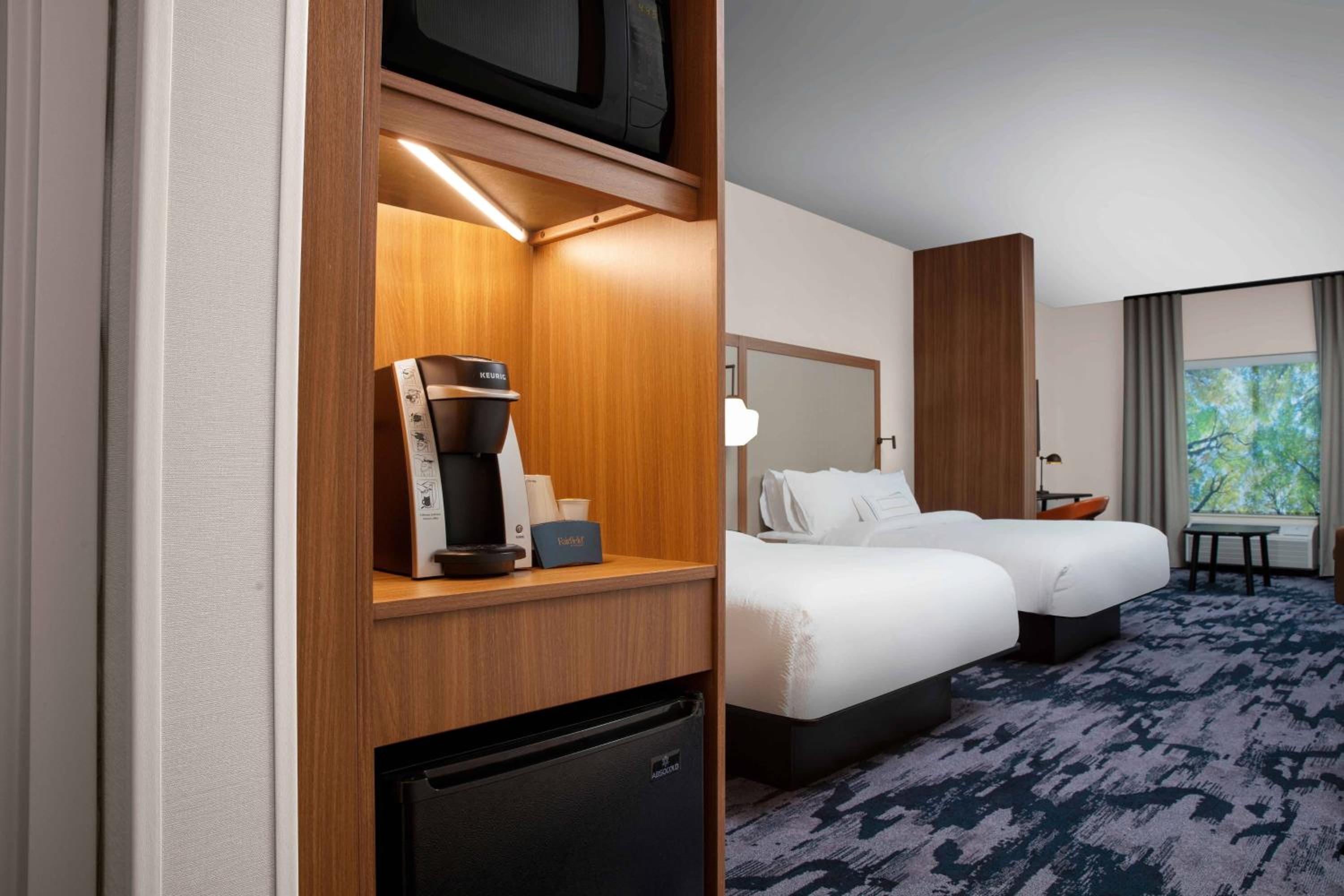 Queen Suite with Two Queen Beds and Sofa Bed - Photo 6