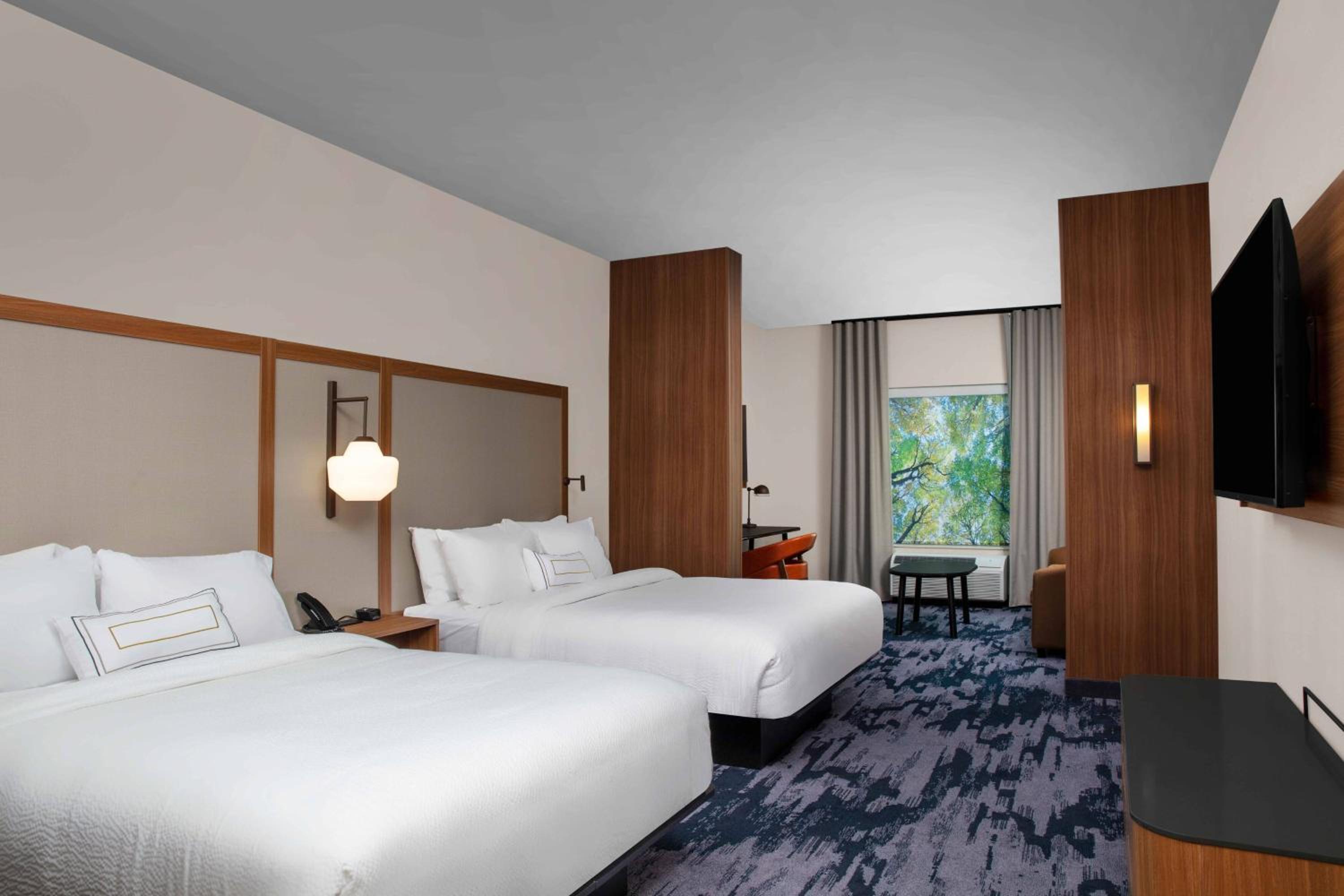 Queen Suite with Two Queen Beds and Sofa Bed - Photo 5