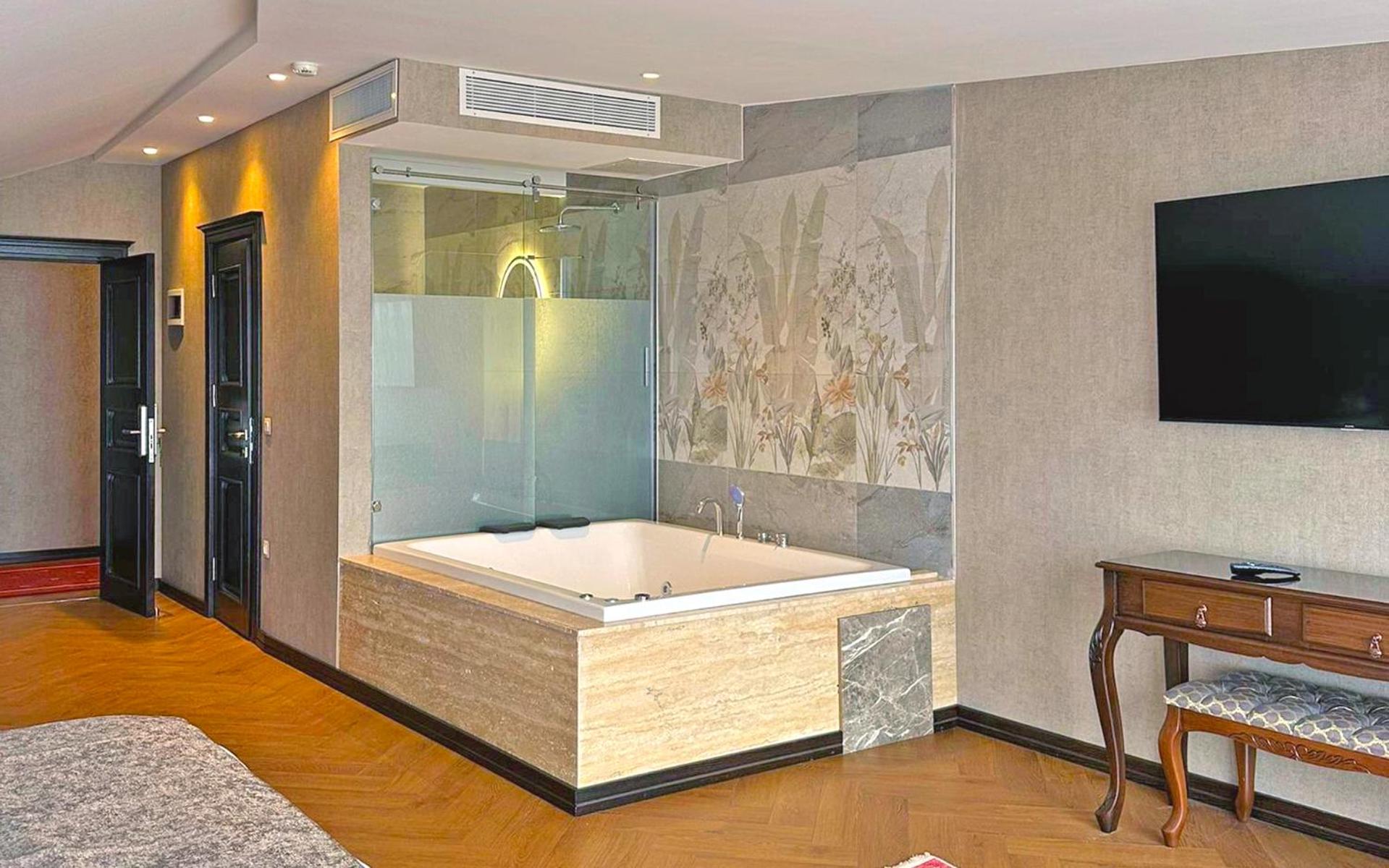 Deluxe Double Room with Balcony and Sea View photo 2