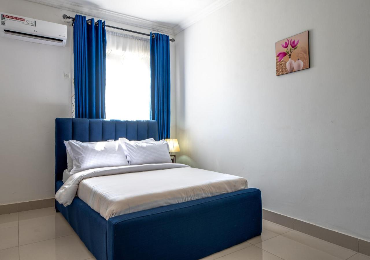 Three-Bedroom Apartment - Photo 4