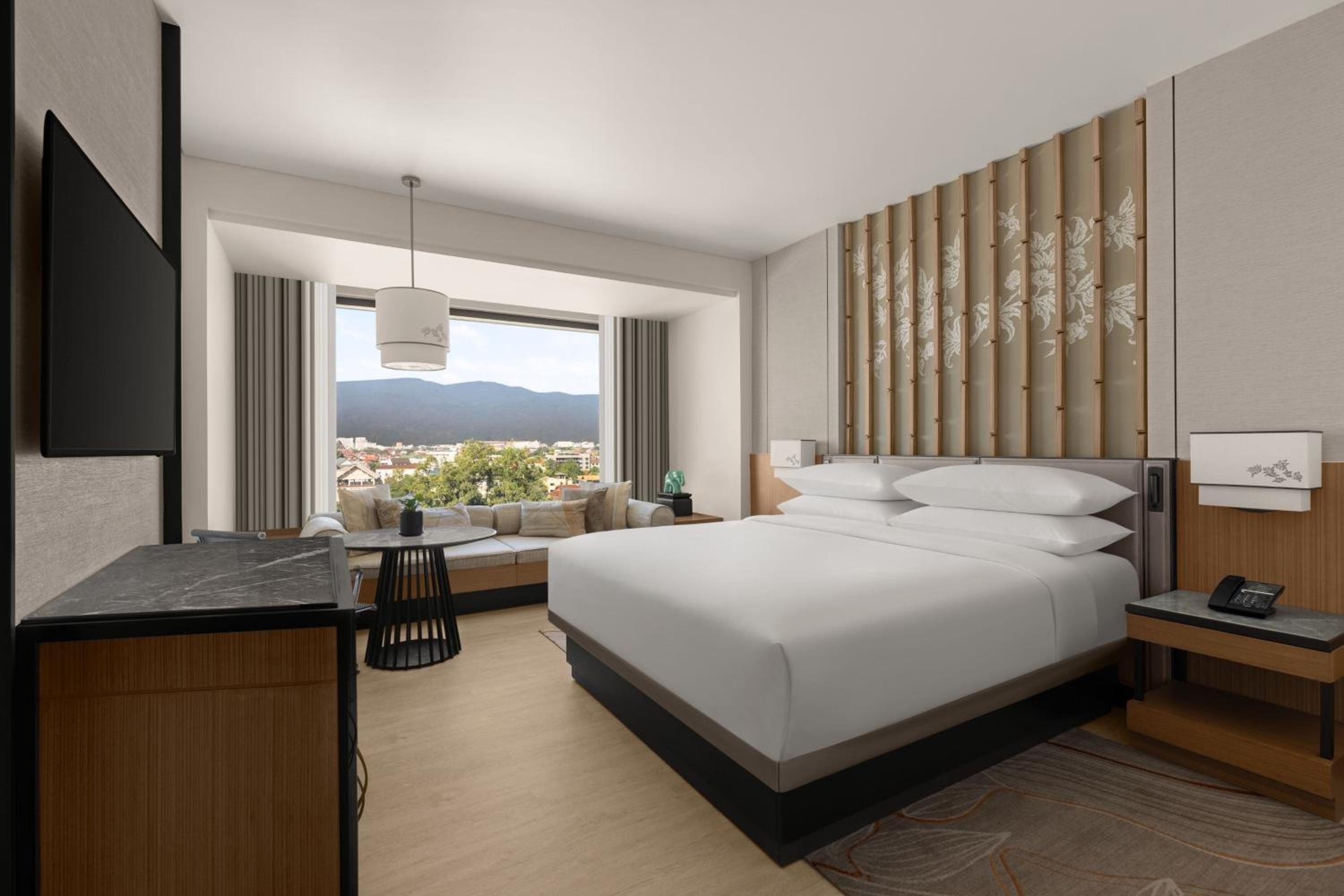 Deluxe Room - King Bed - City View - Photo 6