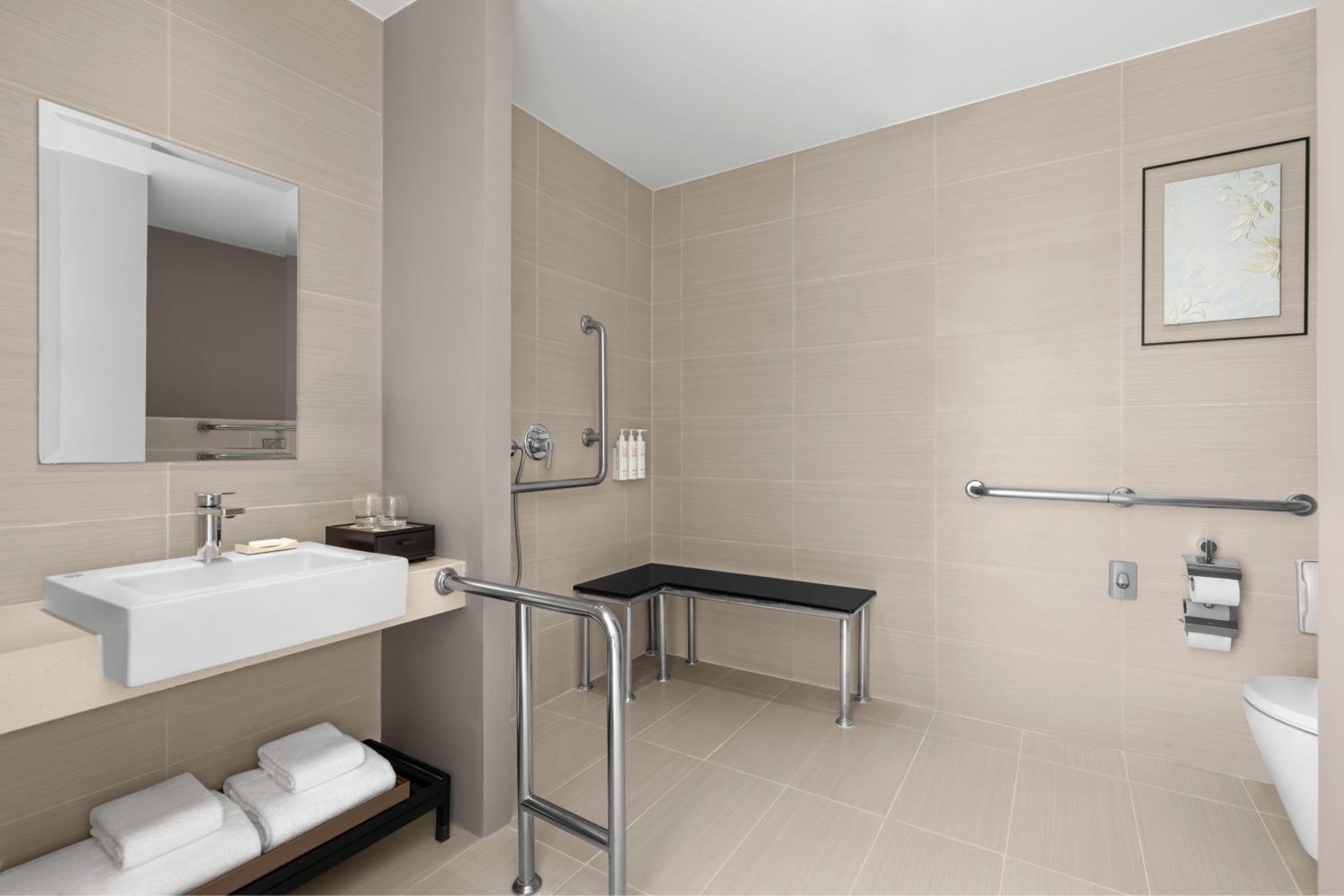 Deluxe Room - King Bed - City View - Photo 2