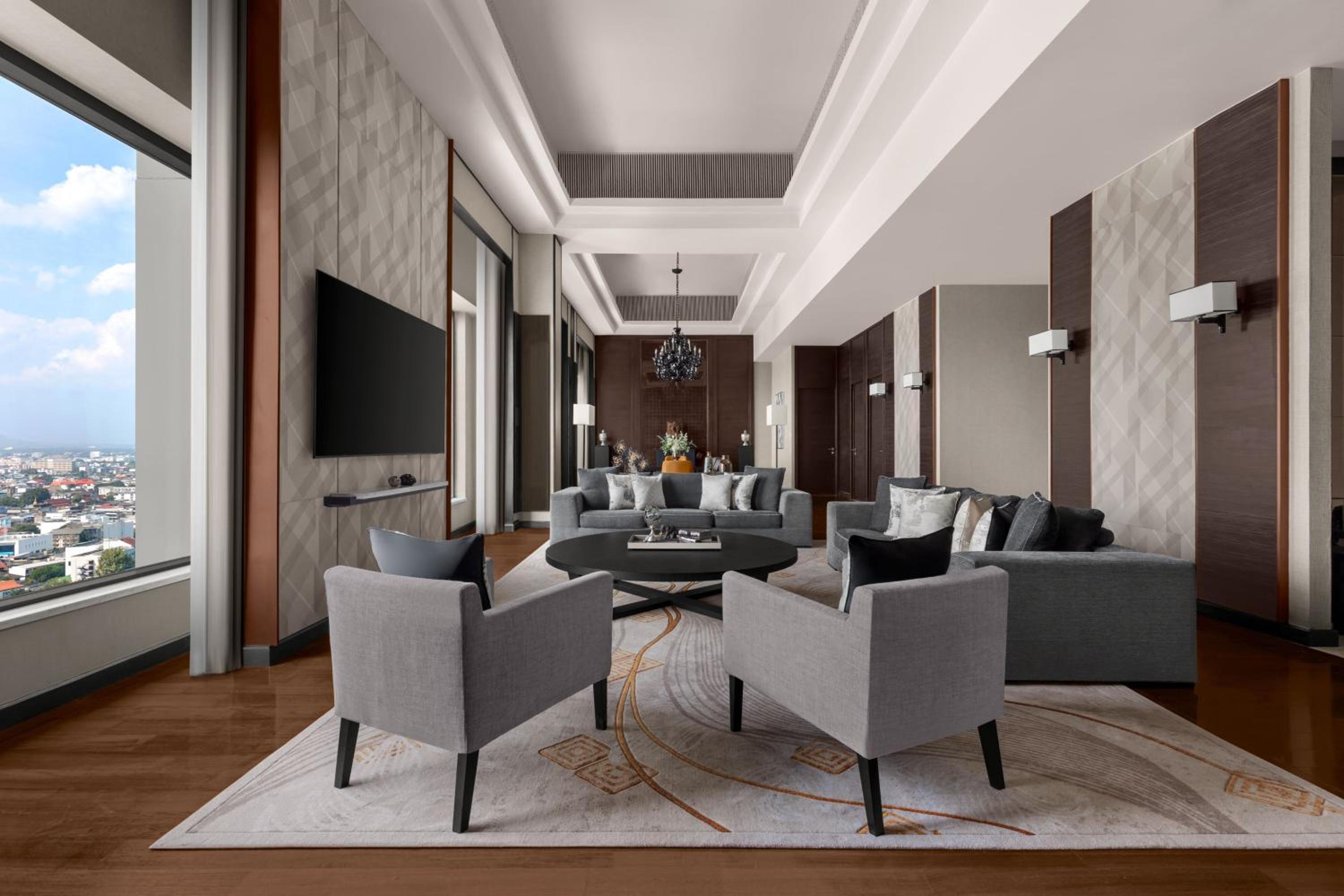 Royal Suite - 2 Bedroom - High Floor - Club Lounge Access - Mountain View