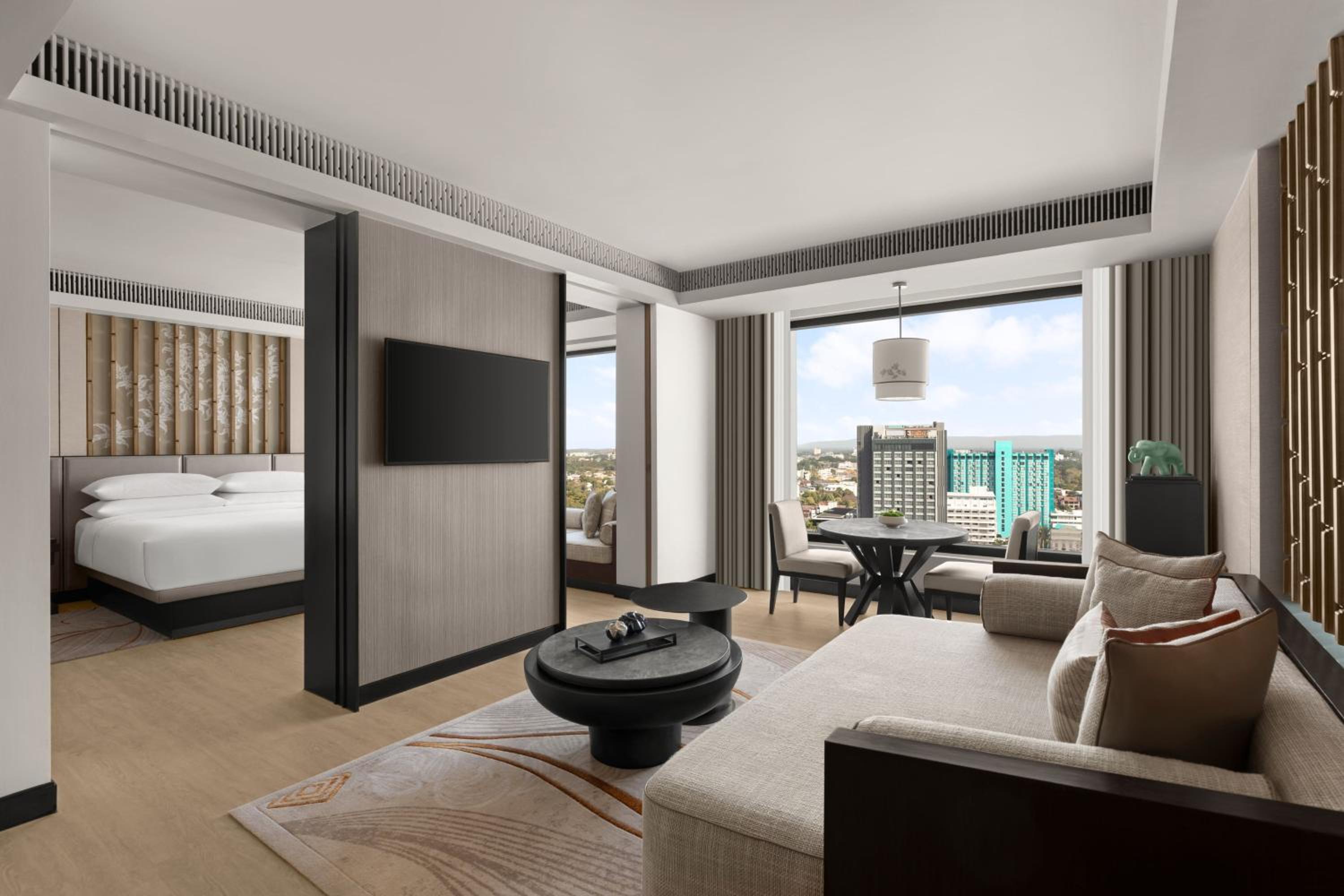 Executive Suite - King Bed - High Floor - Club Lounge Access - Photo 1