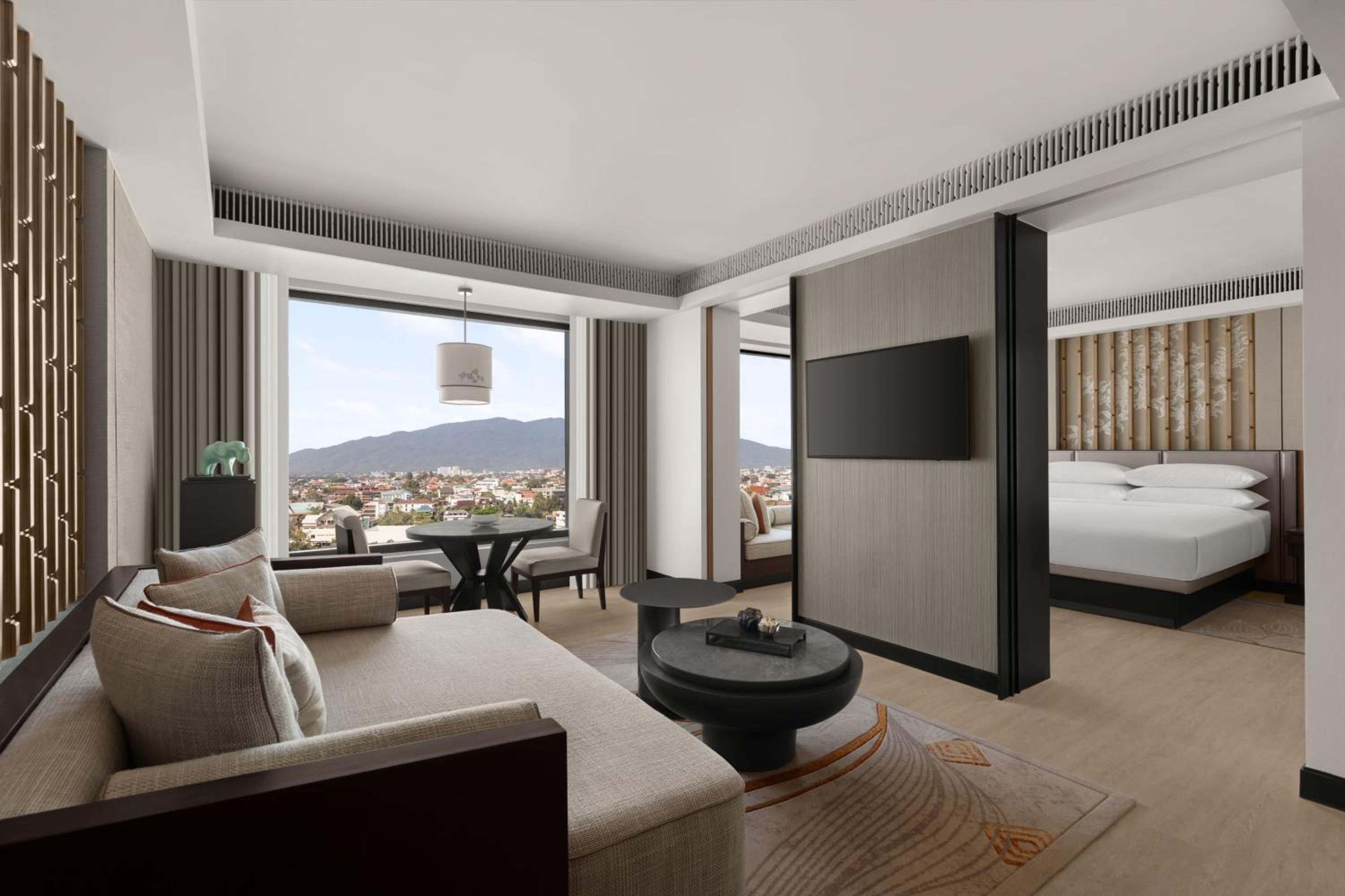 Executive Suite - King Bed - High Floor - Club Lounge Access - Photo 2