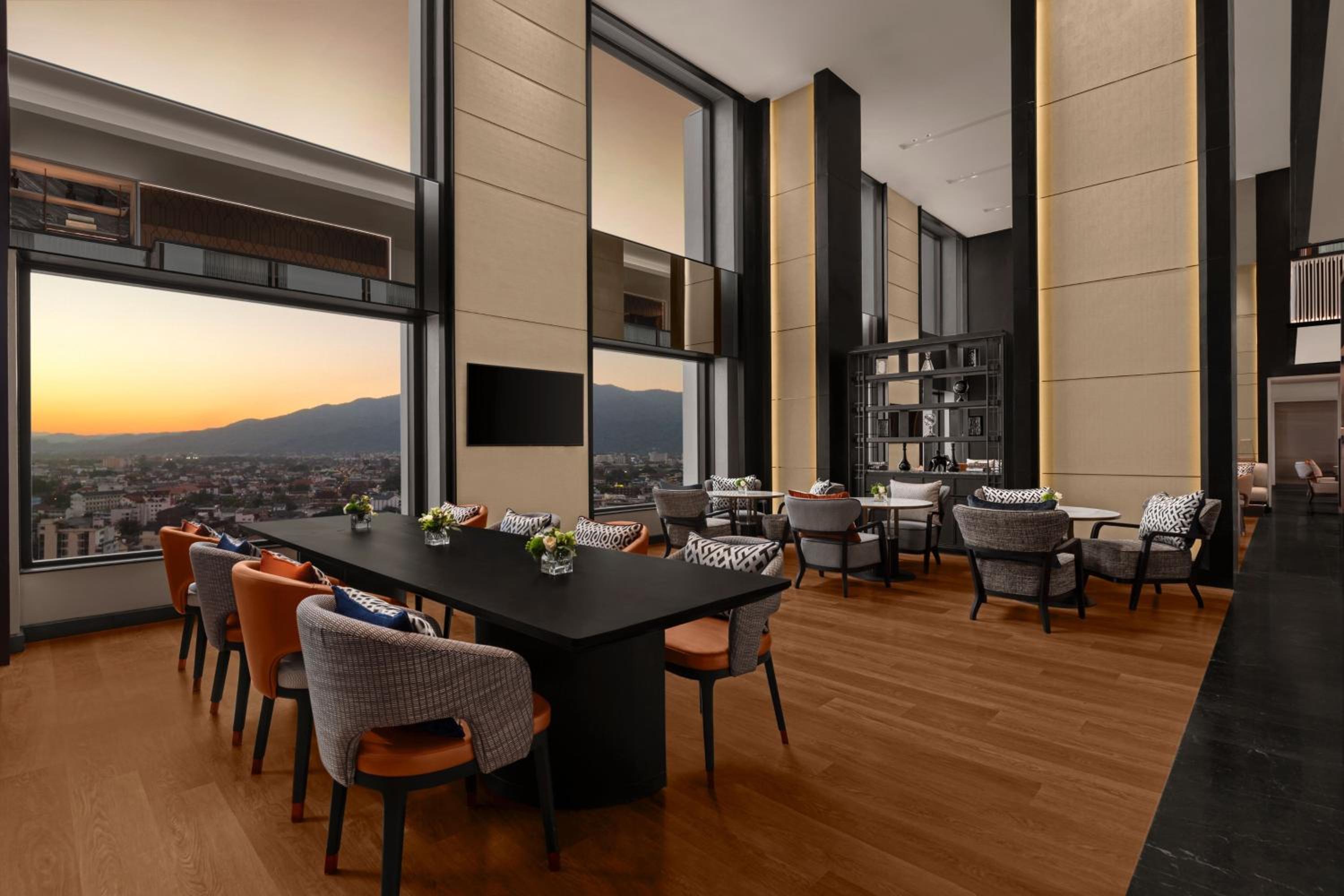 Club Room - King Bed - High Floor - Club Lounge Access - Photo 6