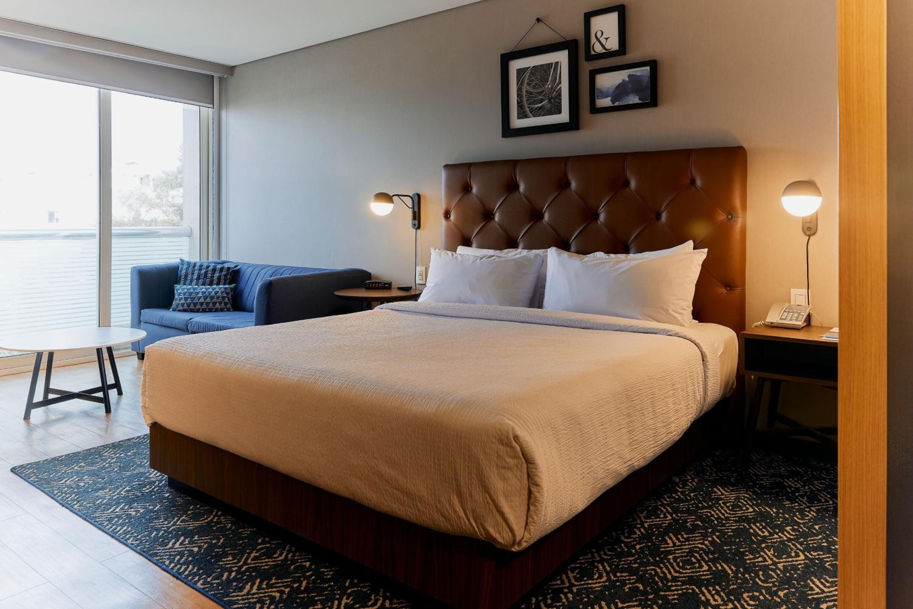 Superior King Room - Photo 6