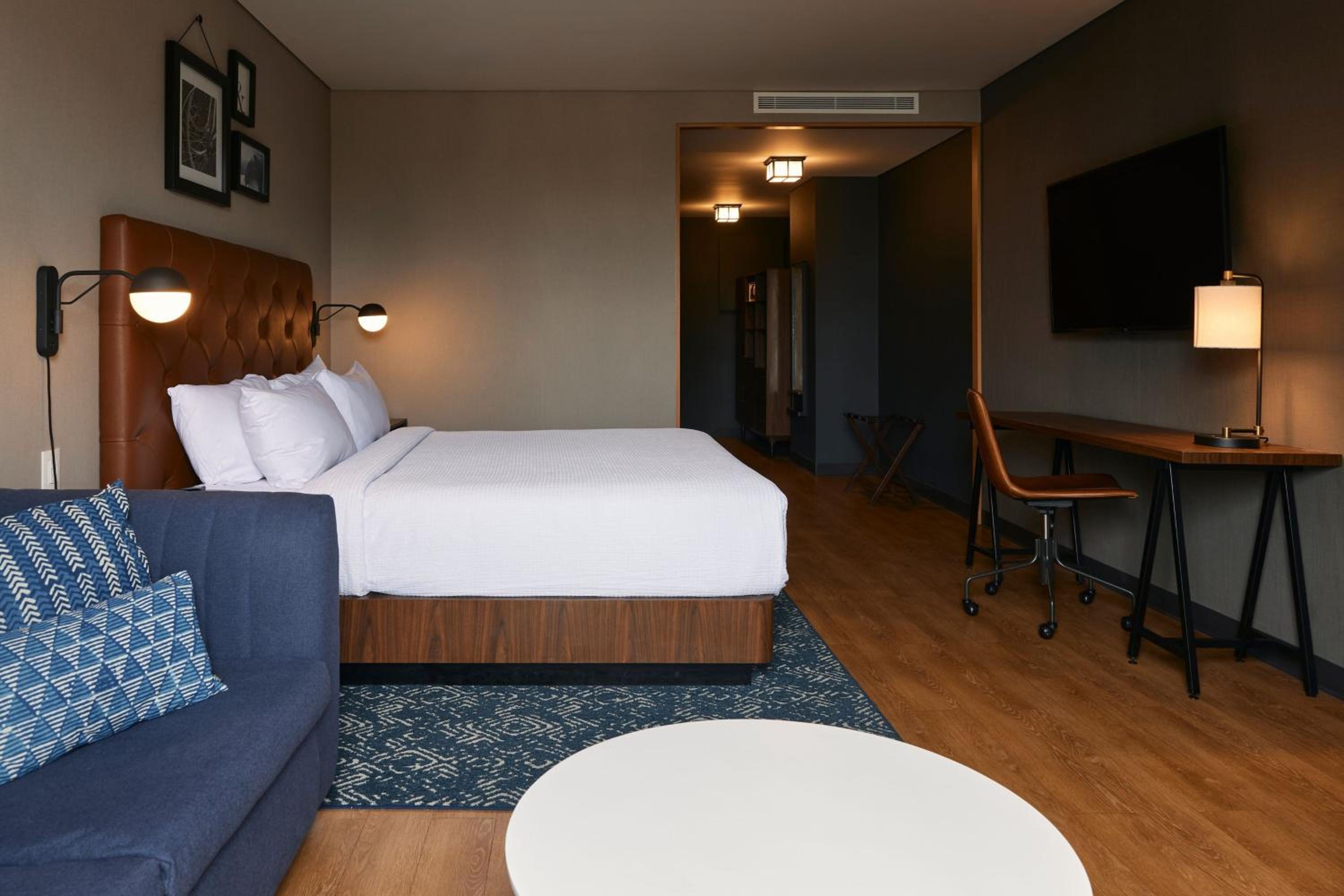 Superior King Room - Photo 5