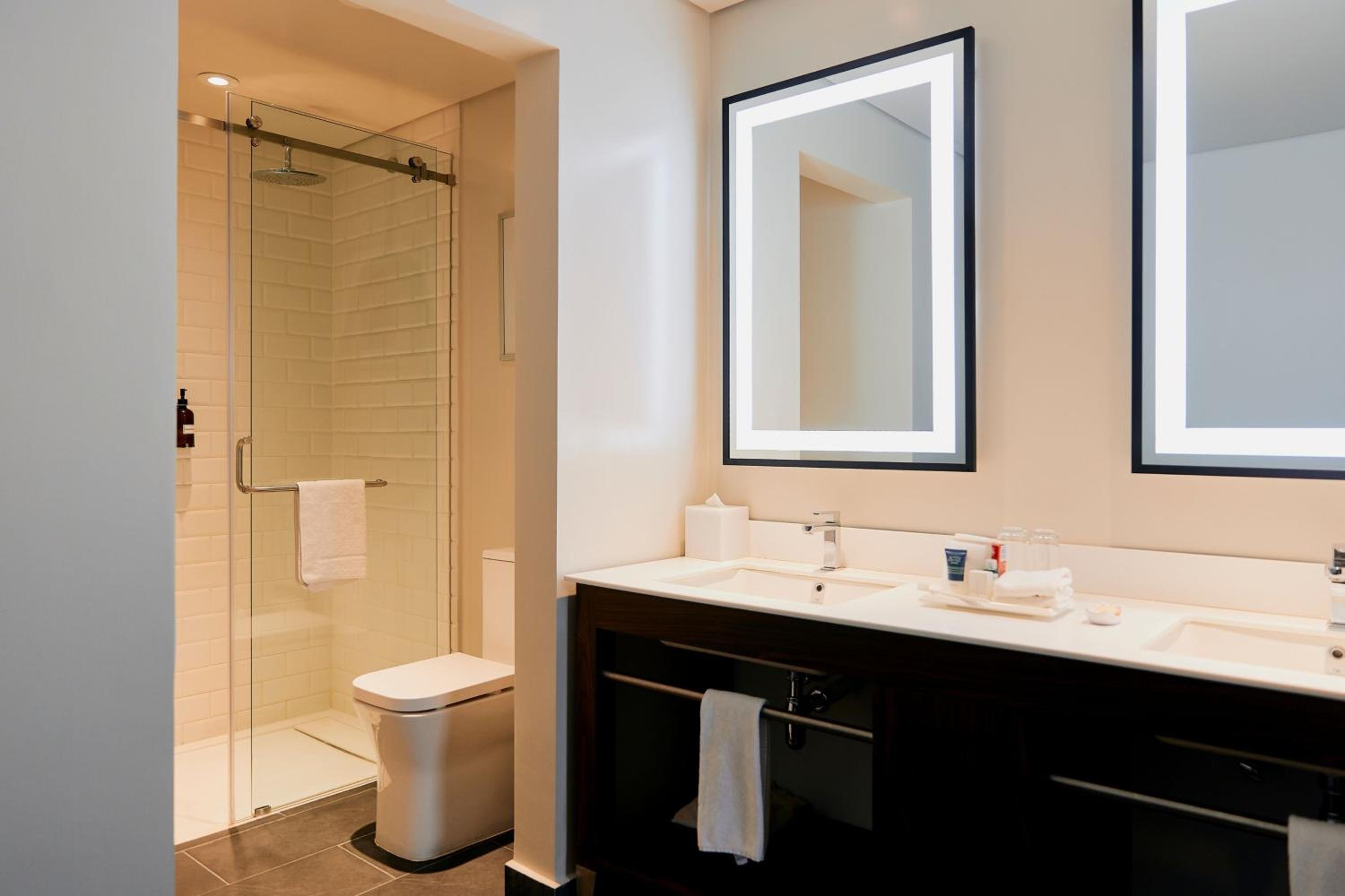 Junior King Suite - Photo 2