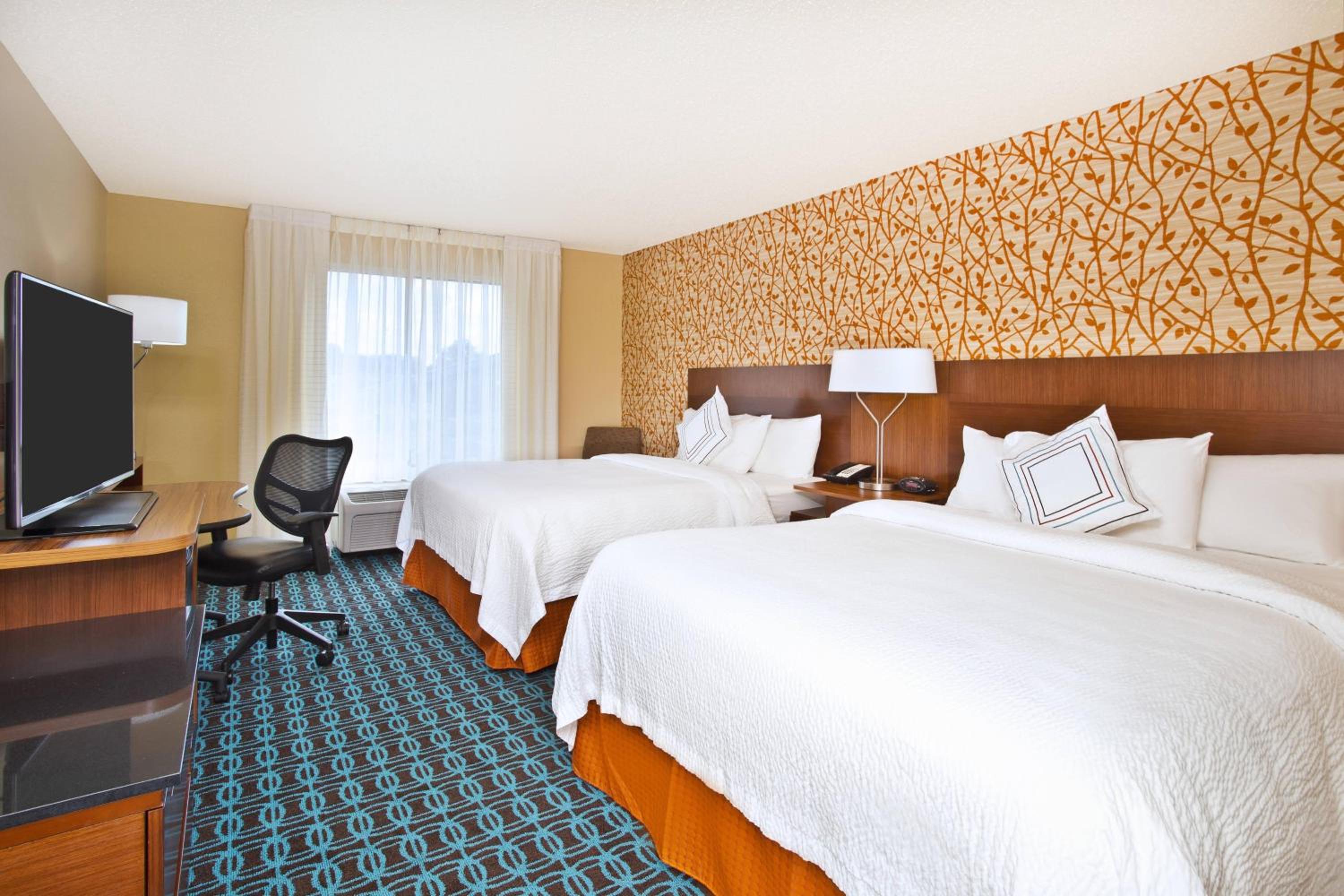 Queen Room with Two Queen Beds - Photo 1