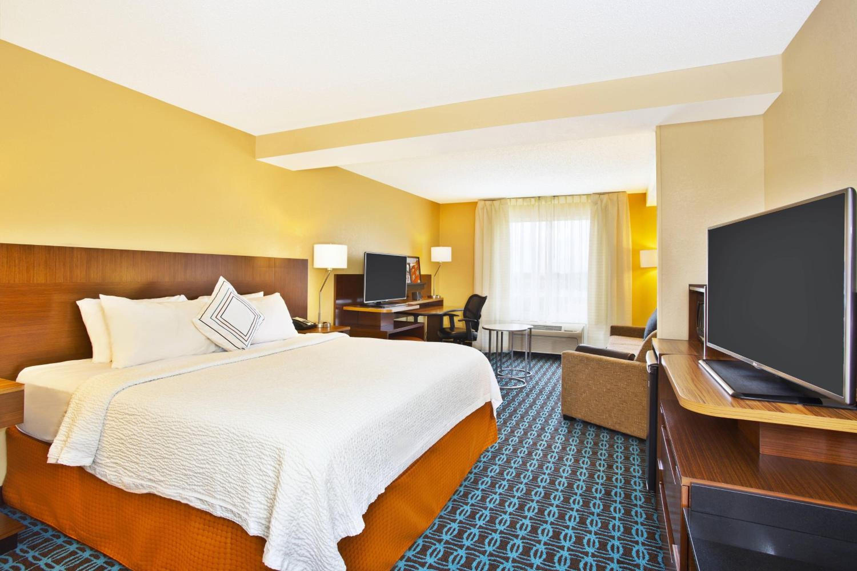 King Suite with Sofa Bed - Non-Smoking - Photo 1