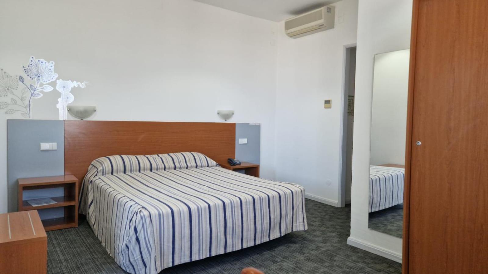 Double or Twin Room photo 2