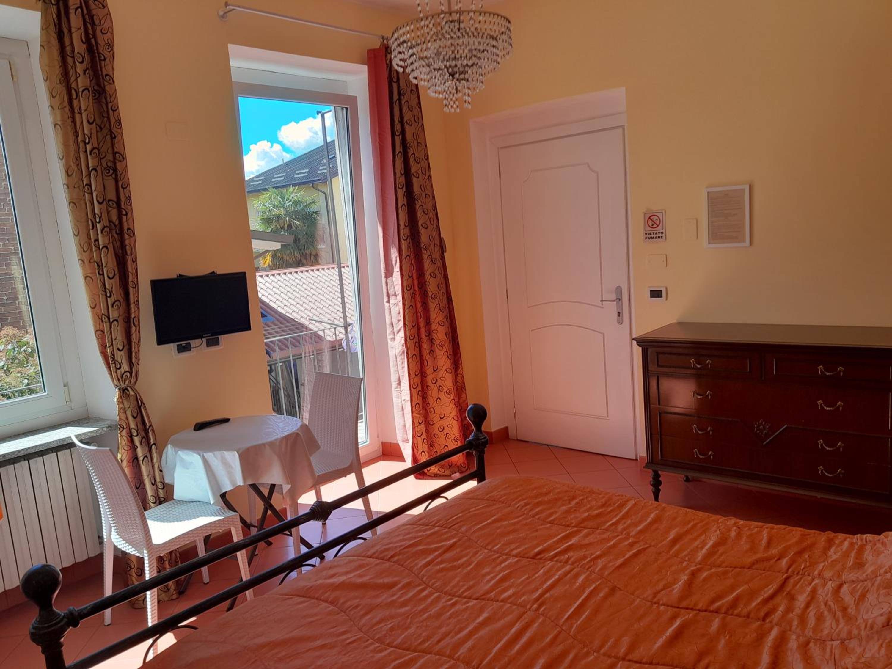 Double Room with Private Bathroom photo 2