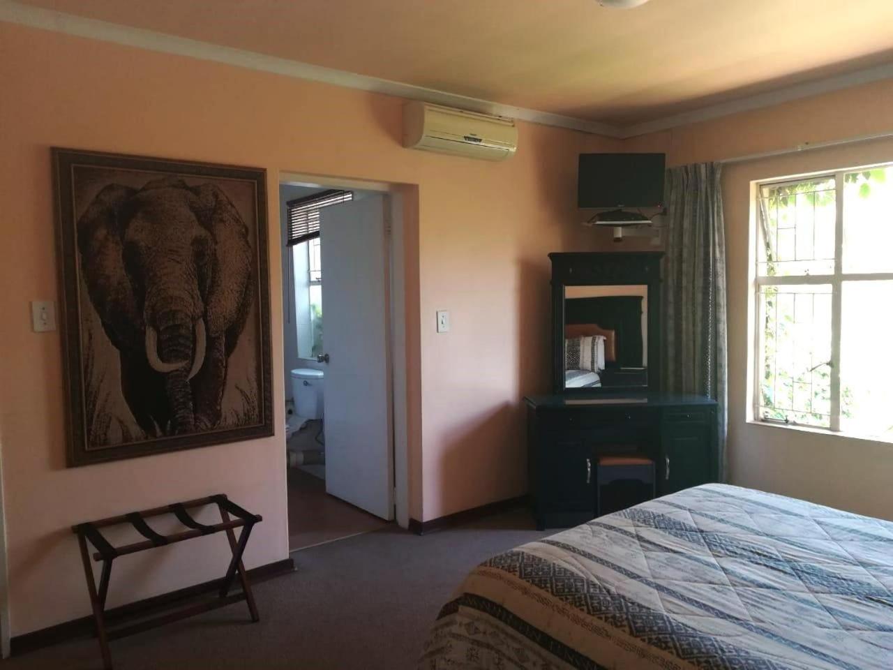 Double Room with Private Bathroom photo 2